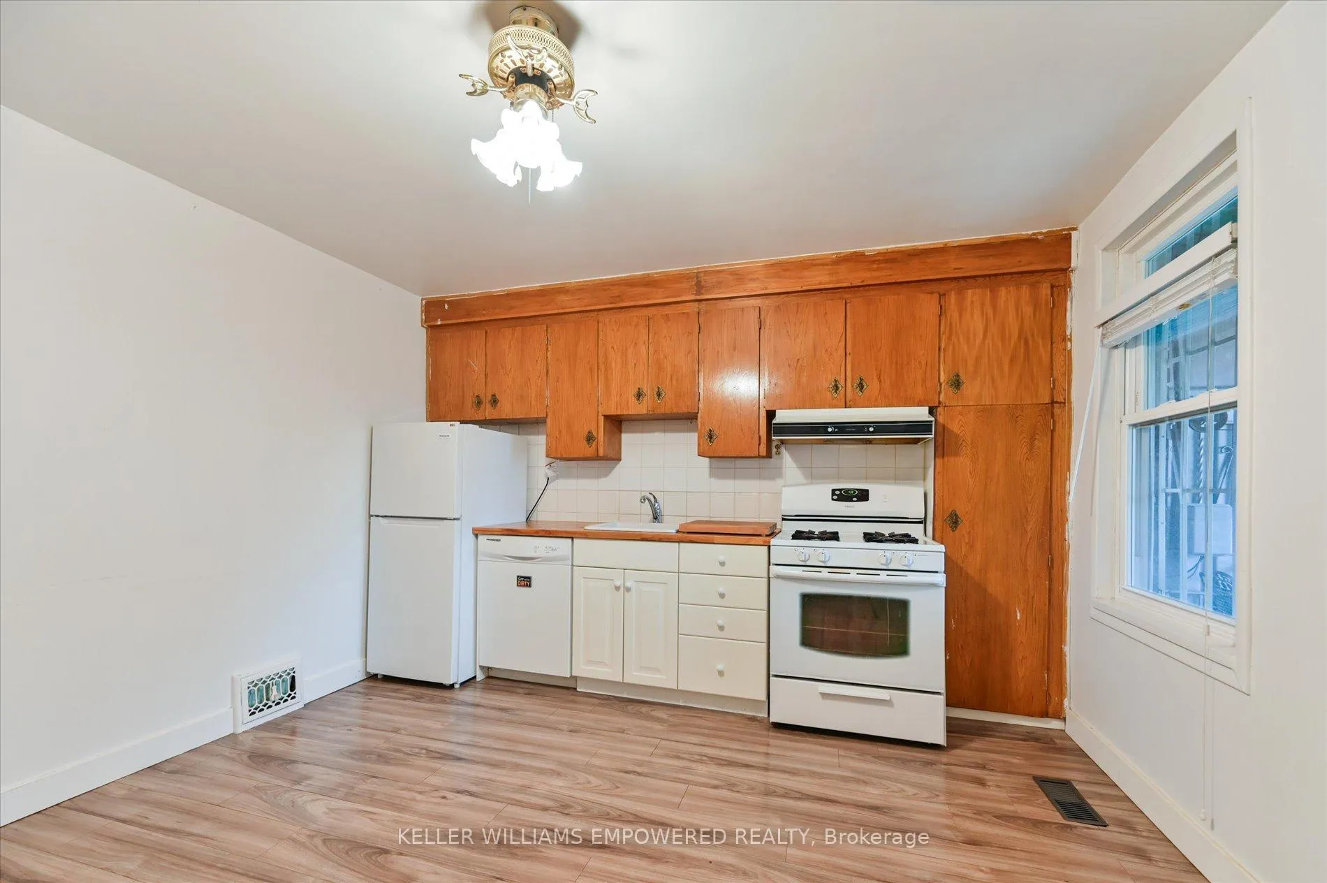 Photo 6 of 212 Silverthorn Avenue, Toronto, Weston-Pellam Park — HOMEH
