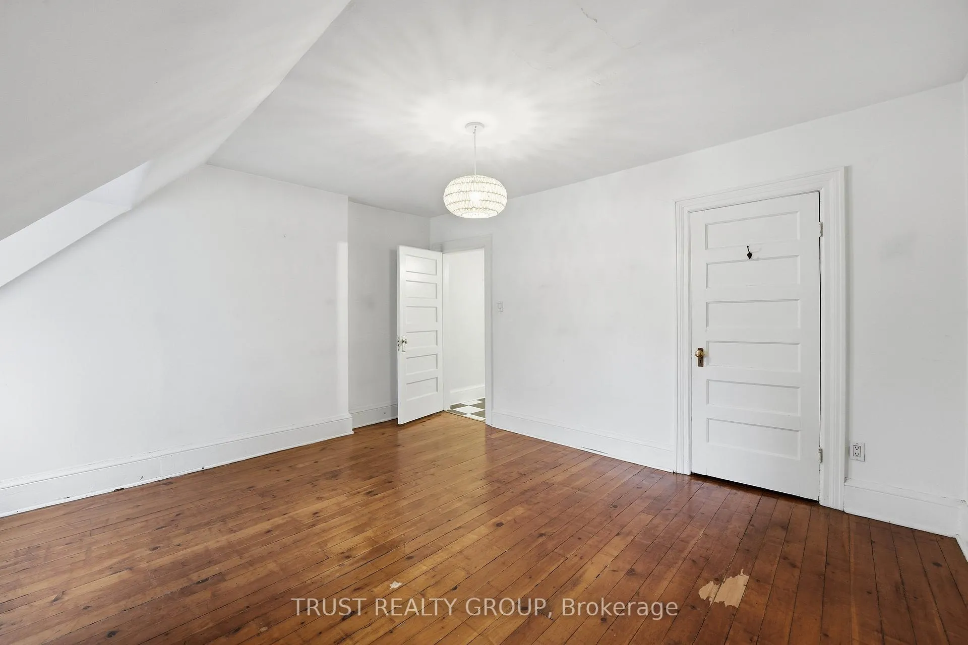 Photo 18 of 134 Close Avenue, Toronto, South Parkdale — HOMEH