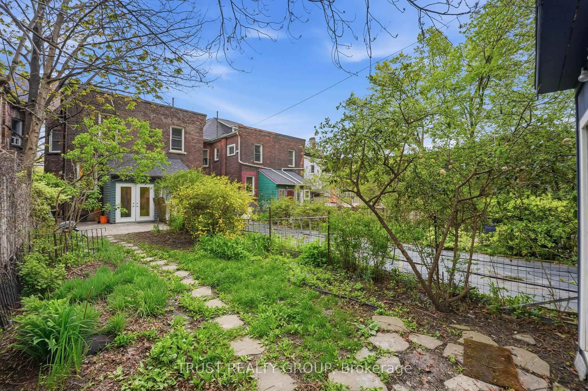 Photo 37 of 134 Close Avenue, Toronto, South Parkdale — HOMEH