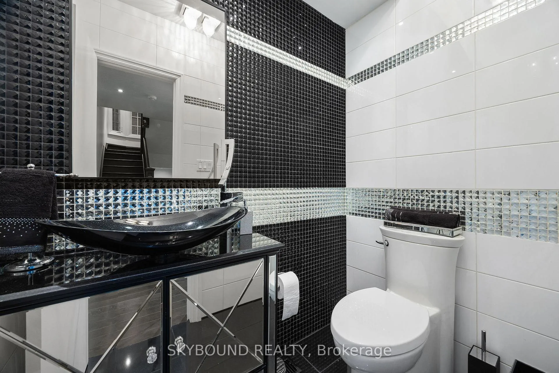 Photo 8 of 20 Fairview Boulevard, Toronto, North Riverdale — HOMEH