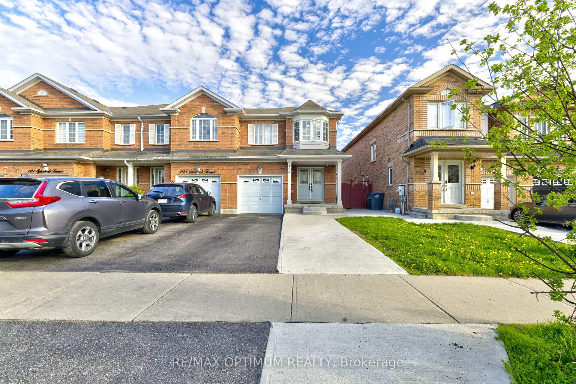 Photo 3 of 105 Spicebush Terrace, Brampton, Credit Valley — HOMEH