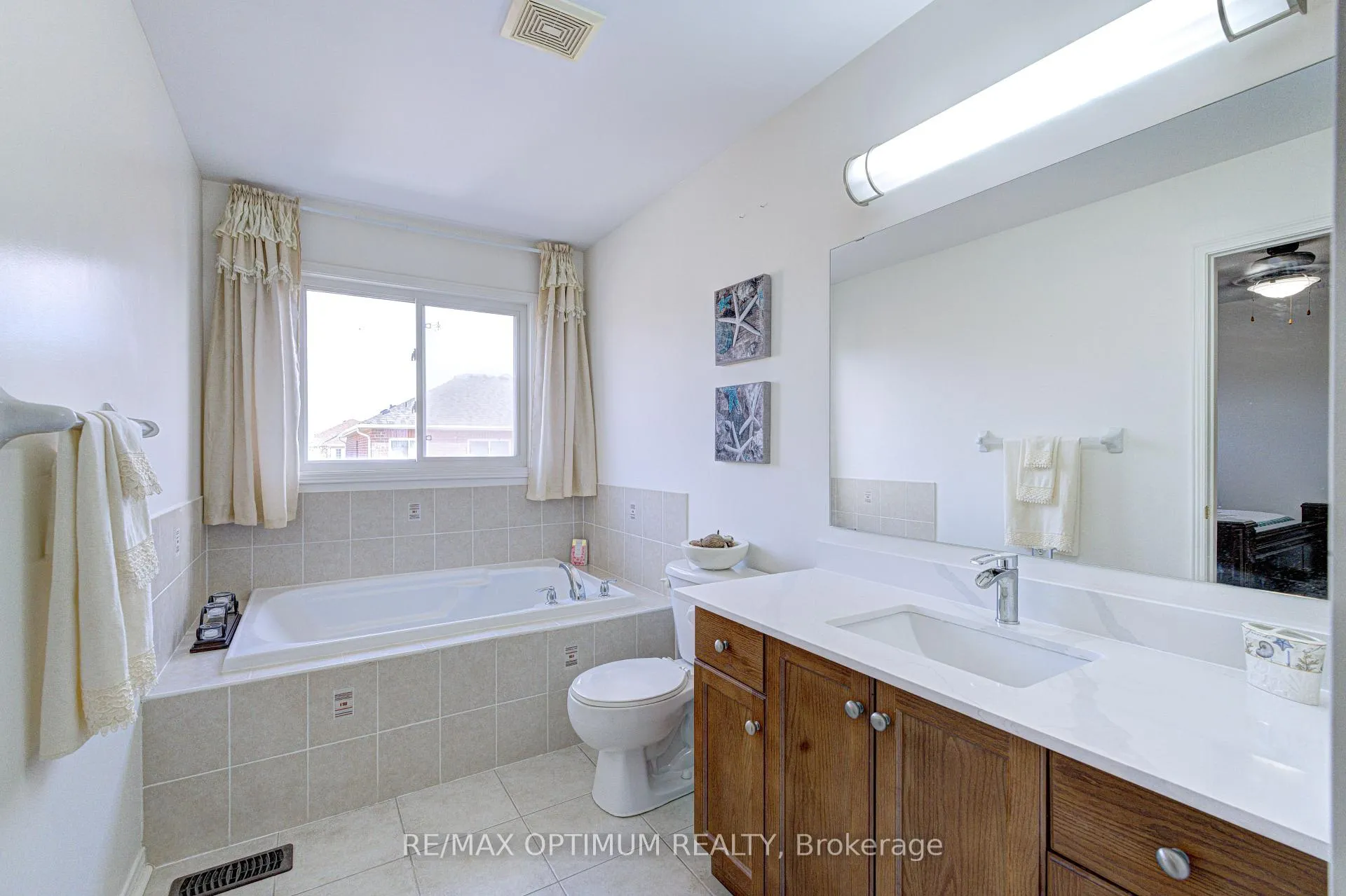 Photo 23 of 105 Spicebush Terrace, Brampton, Credit Valley — HOMEH