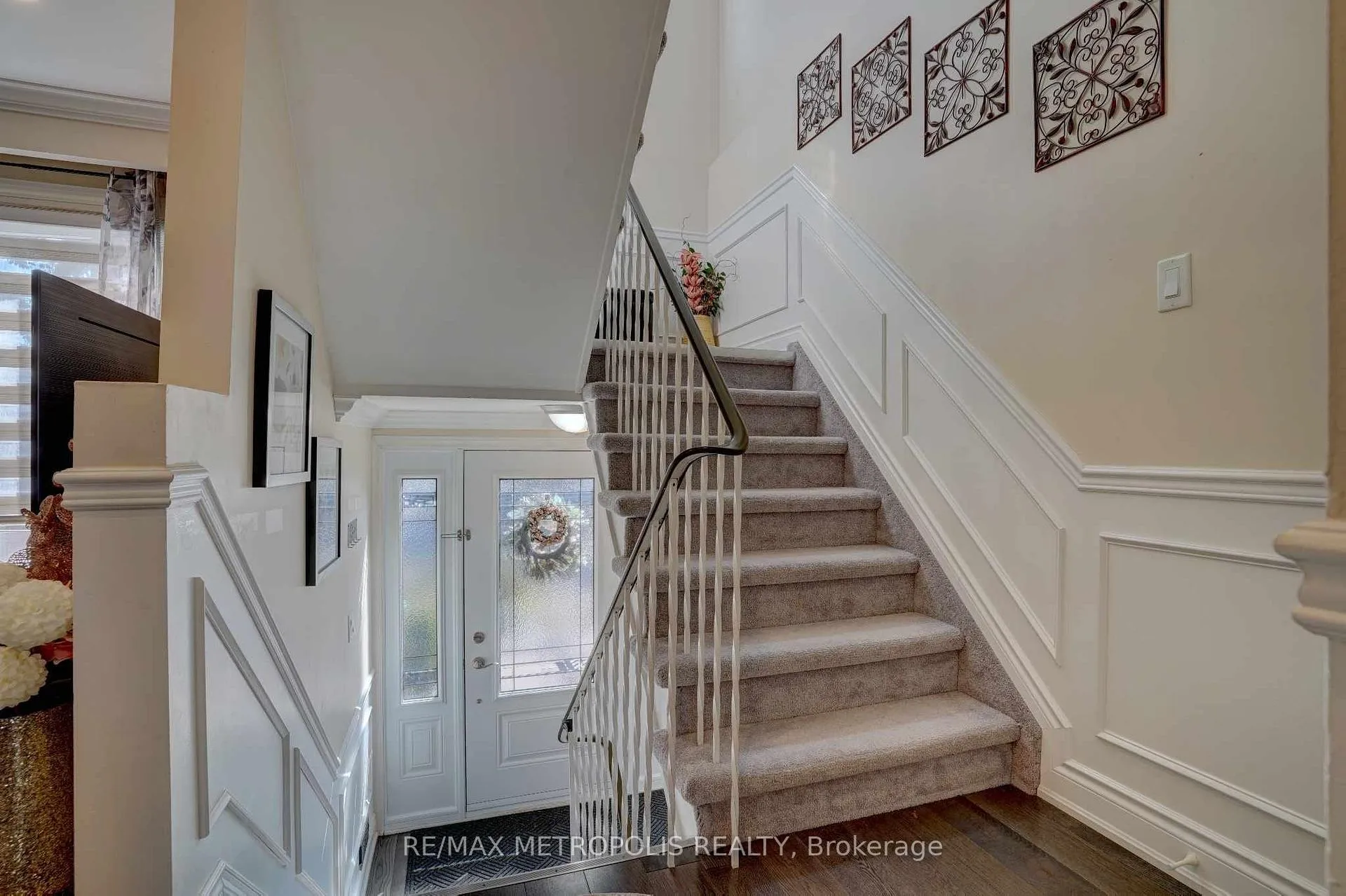 Photo 4 of 660 Berwick Crescent, Oshawa, McLaughlin — HOMEH