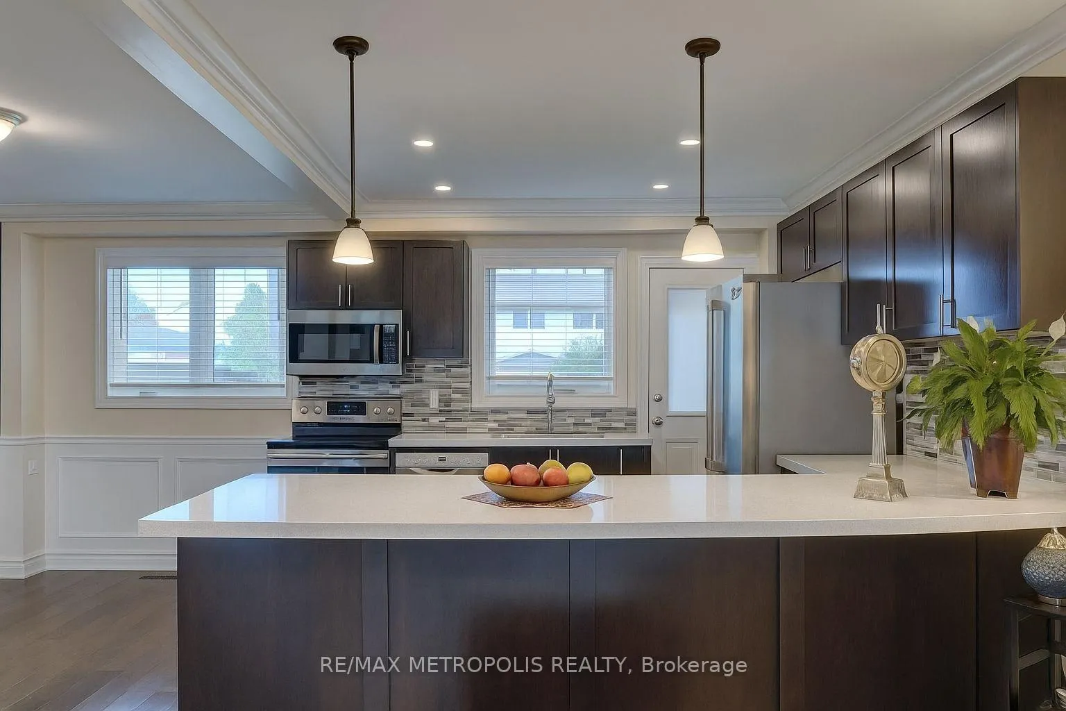Photo 9 of 660 Berwick Crescent, Oshawa, McLaughlin — HOMEH
