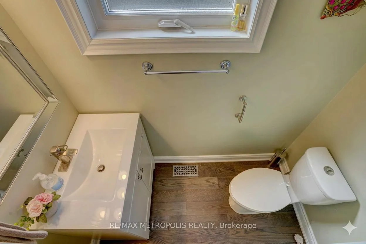 Photo 12 of 660 Berwick Crescent, Oshawa, McLaughlin — HOMEH