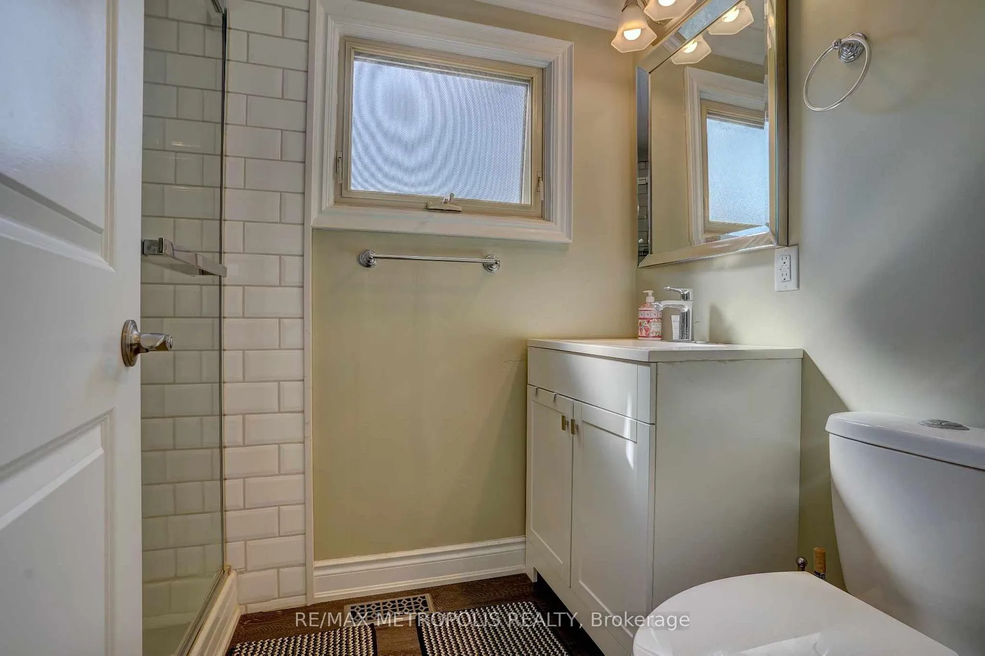 Photo 21 of 660 Berwick Crescent, Oshawa, McLaughlin — HOMEH