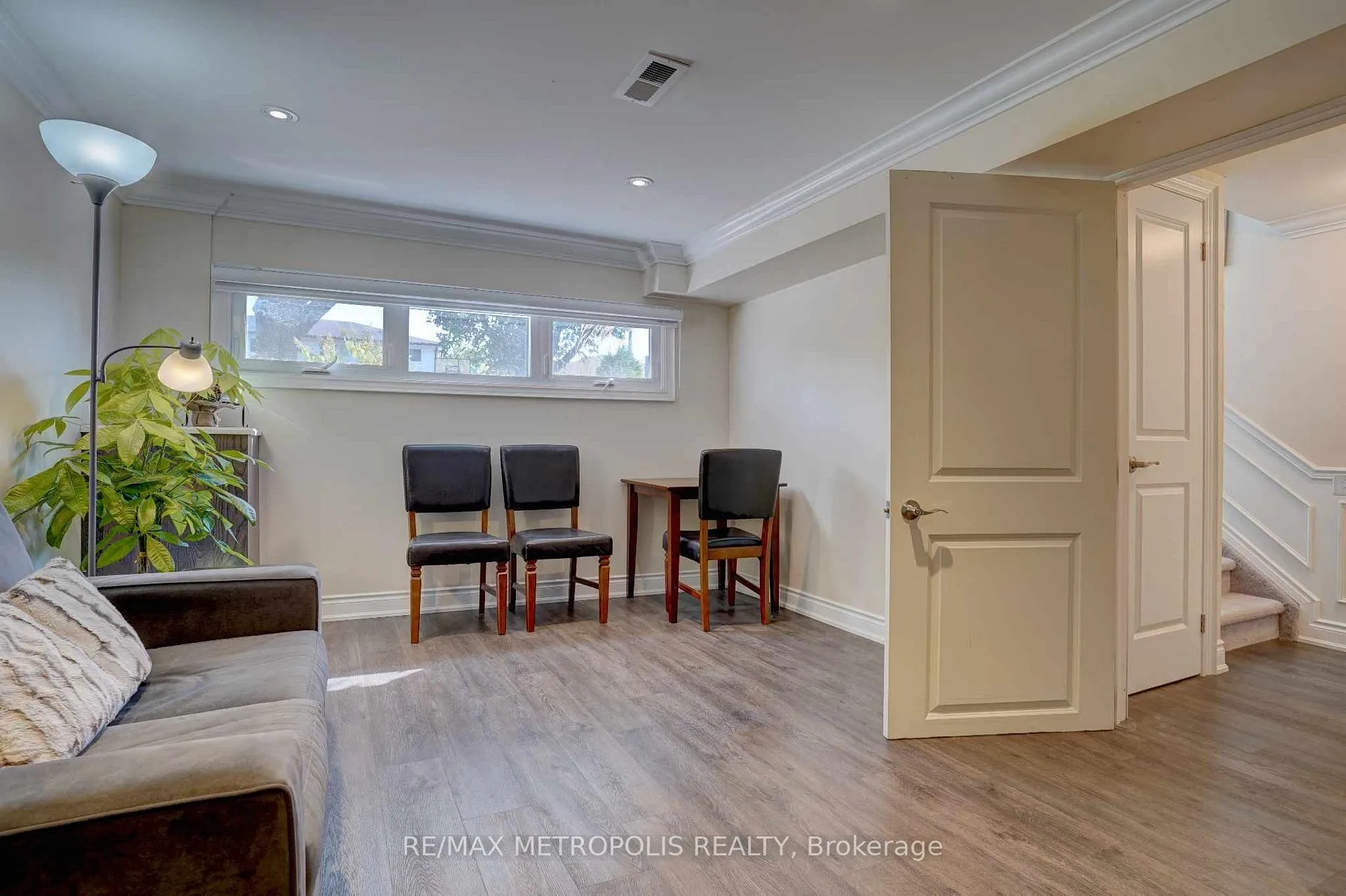 Photo 23 of 660 Berwick Crescent, Oshawa, McLaughlin — HOMEH
