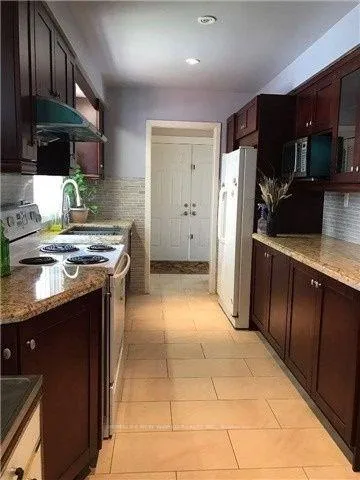 Photo 5 of Unit Upper Floor, 26 Glendower Circle, Scarborough, L'Amoreaux — HOMEH