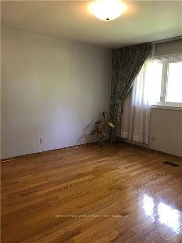 Photo 10 of Unit Upper Floor, 26 Glendower Circle, Scarborough, L'Amoreaux — HOMEH