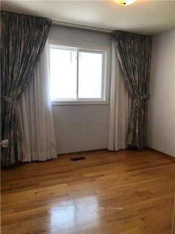 Photo 12 of Unit Upper Floor, 26 Glendower Circle, Scarborough, L'Amoreaux — HOMEH