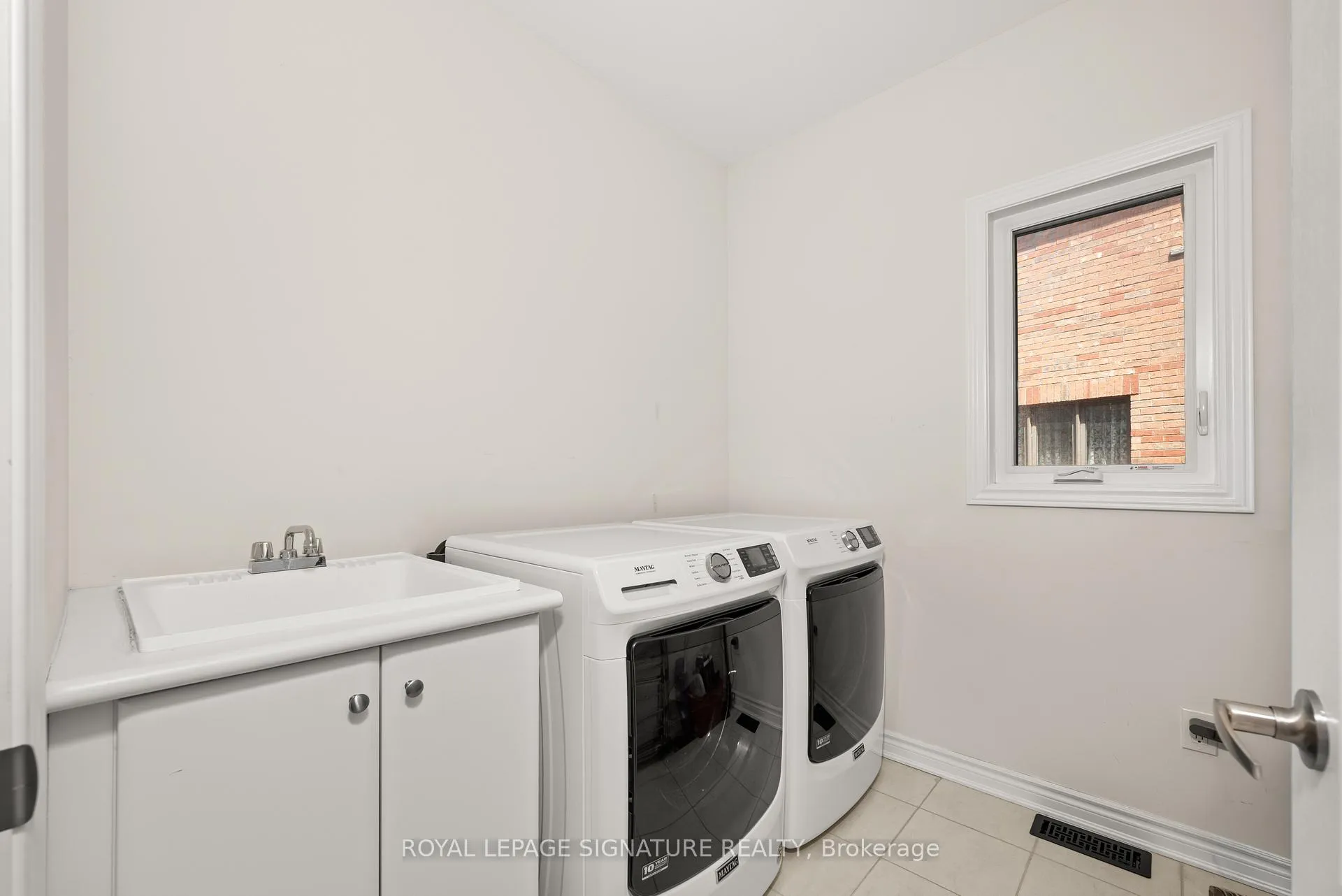 Photo 17 of 3 Stoddart Street, Brock, Beaverton — HOMEH