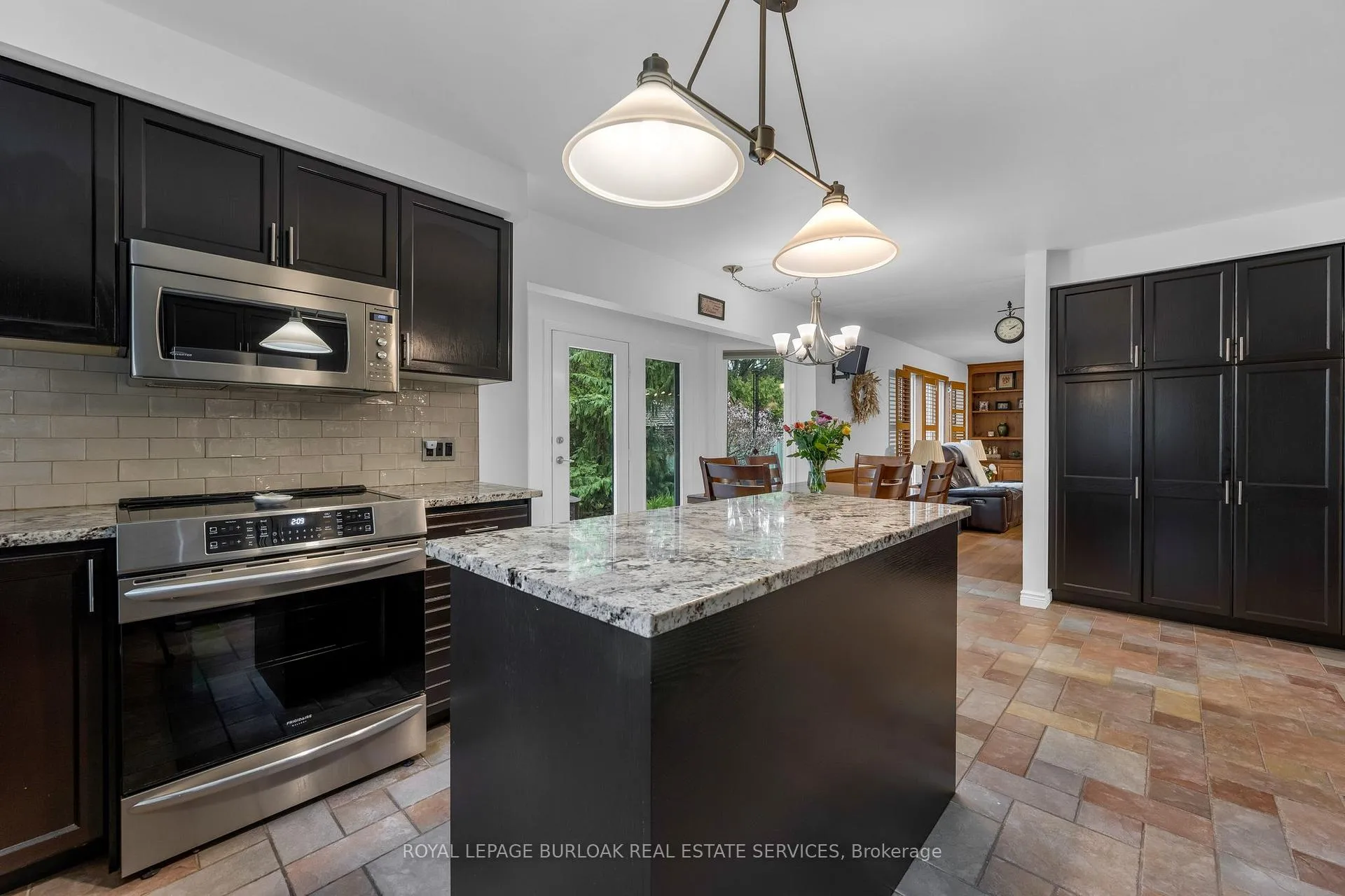 Photo 12 of 107 Garden Avenue, Hamilton, Ancaster — HOMEH