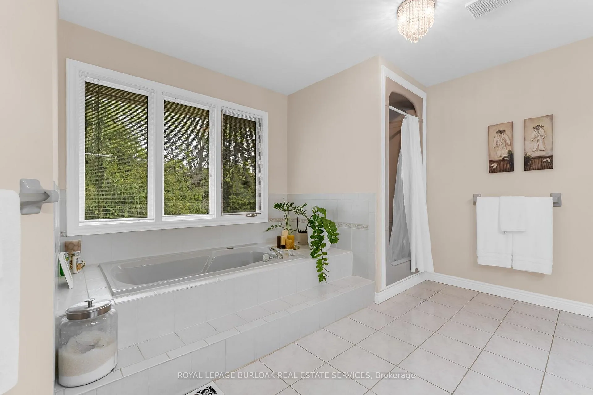 Photo 25 of 107 Garden Avenue, Hamilton, Ancaster — HOMEH