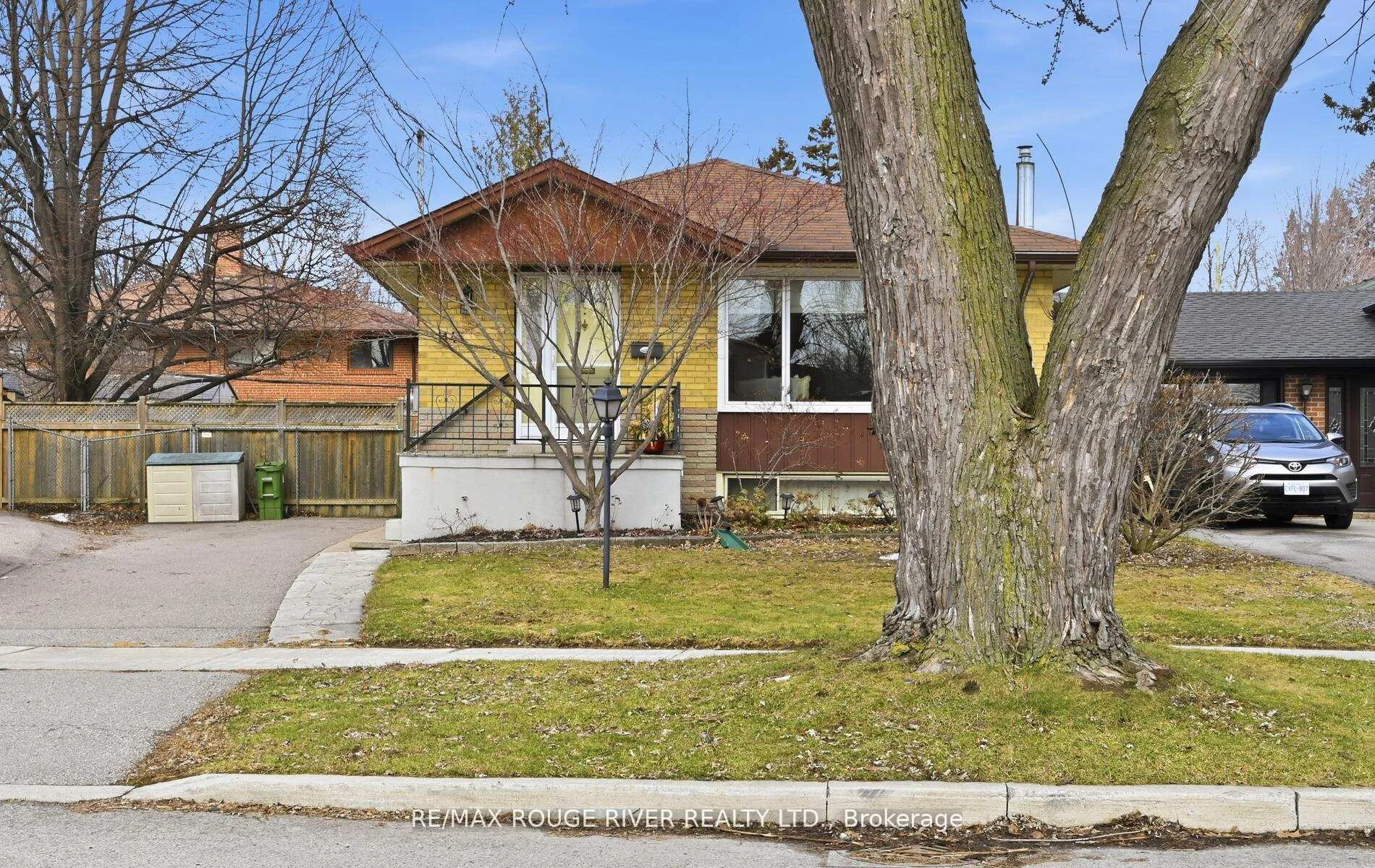 Photo 38 of 114 Rochman Boulevard, Scarborough, Woburn — HOMEH