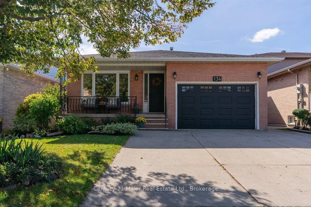 Photo 3 of 134 Sirente Drive, Hamilton, Crerar — HOMEH