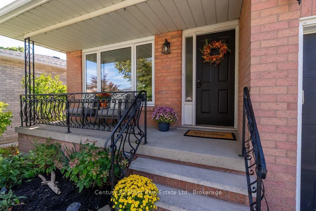 Photo 4 of 134 Sirente Drive, Hamilton, Crerar — HOMEH