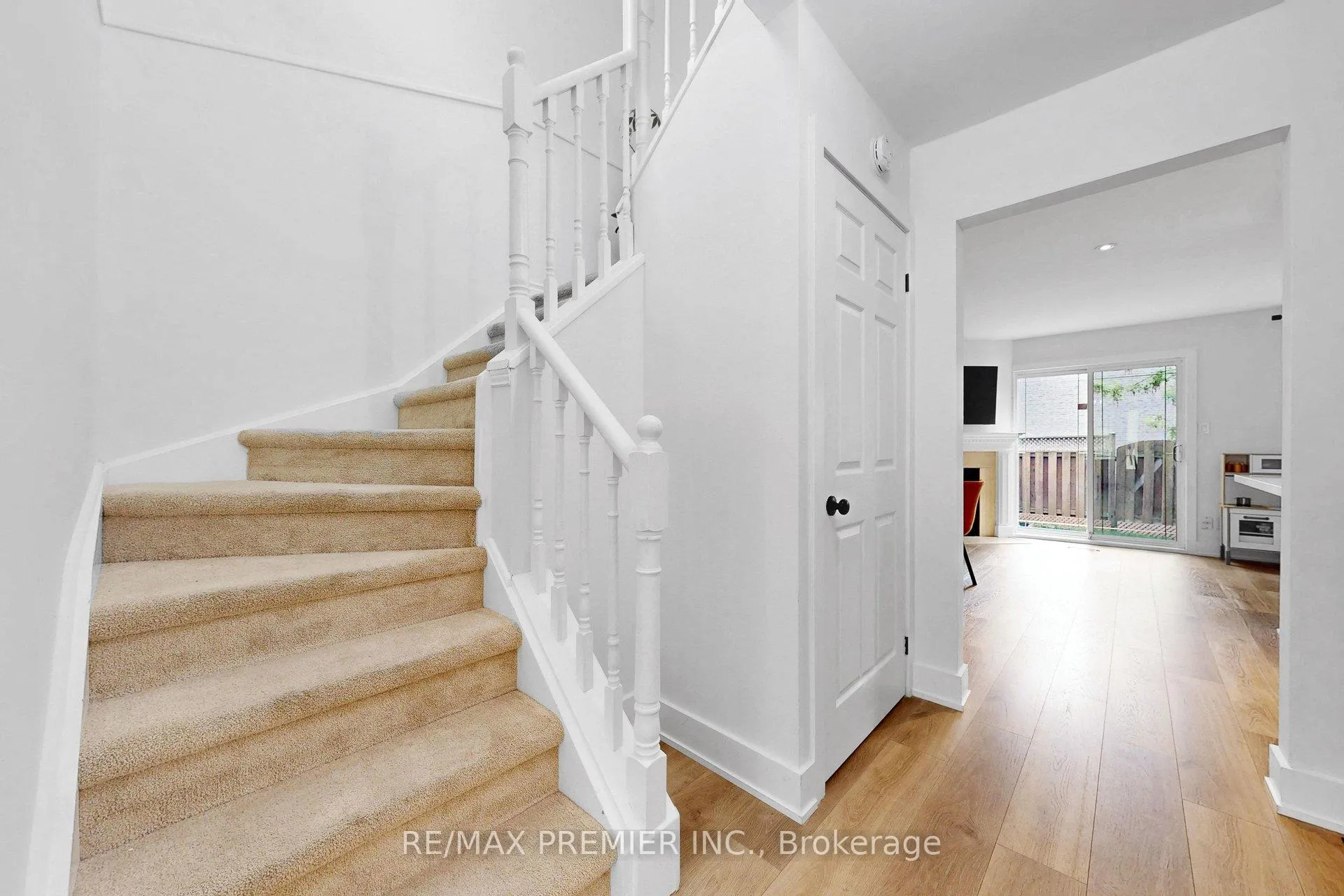 Photo 5 of Unit 2, 1232 Guelph Line, Burlington, Mountainside — HOMEH