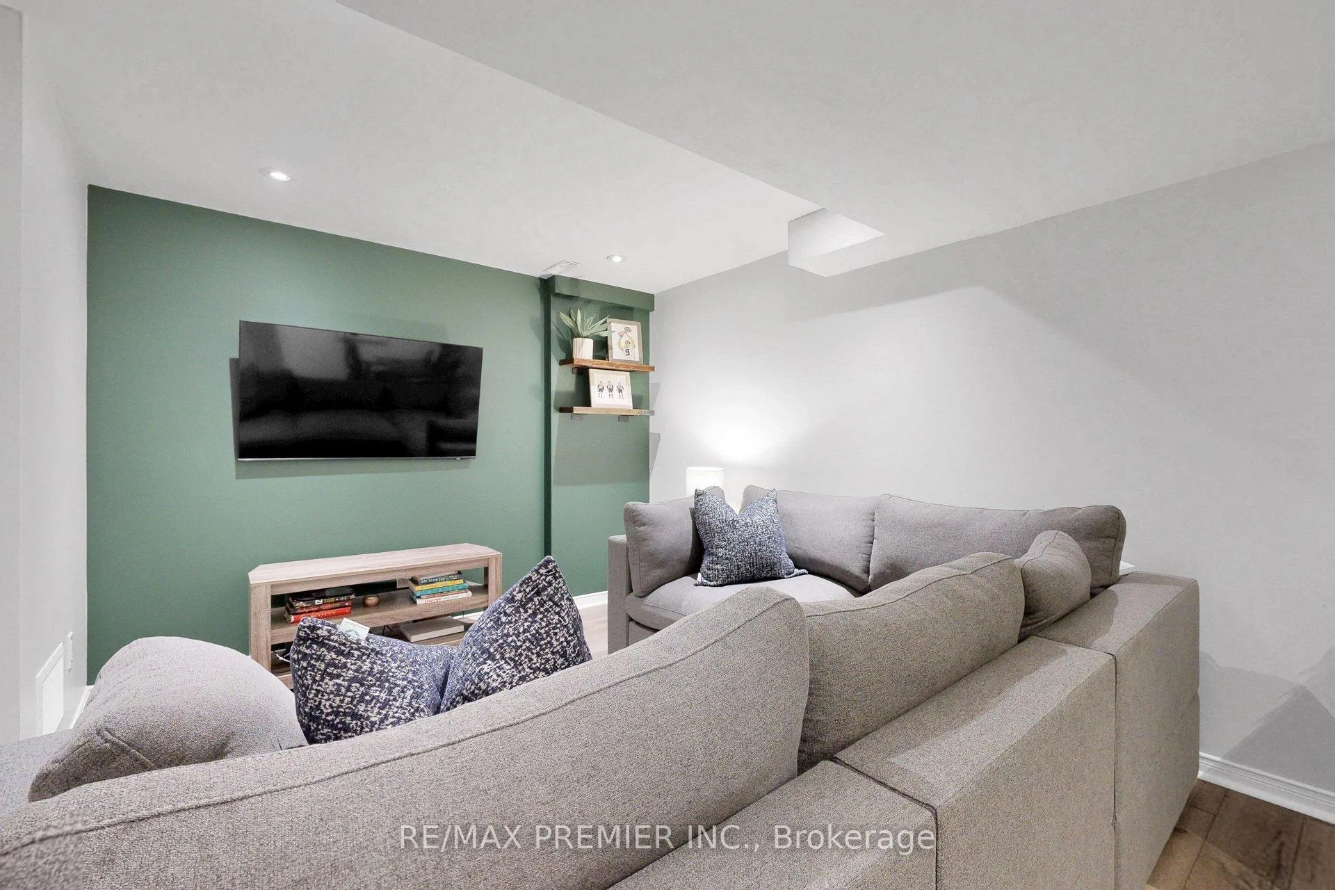 Photo 32 of Unit 2, 1232 Guelph Line, Burlington, Mountainside — HOMEH