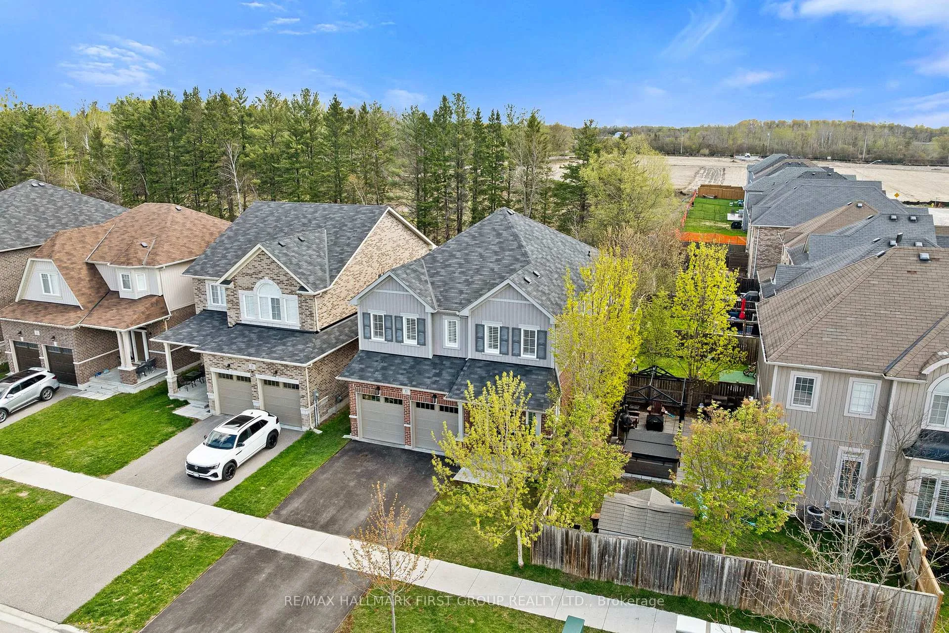 Photo 3 of 85 Harry Gay Drive, Clarington, Courtice — HOMEH