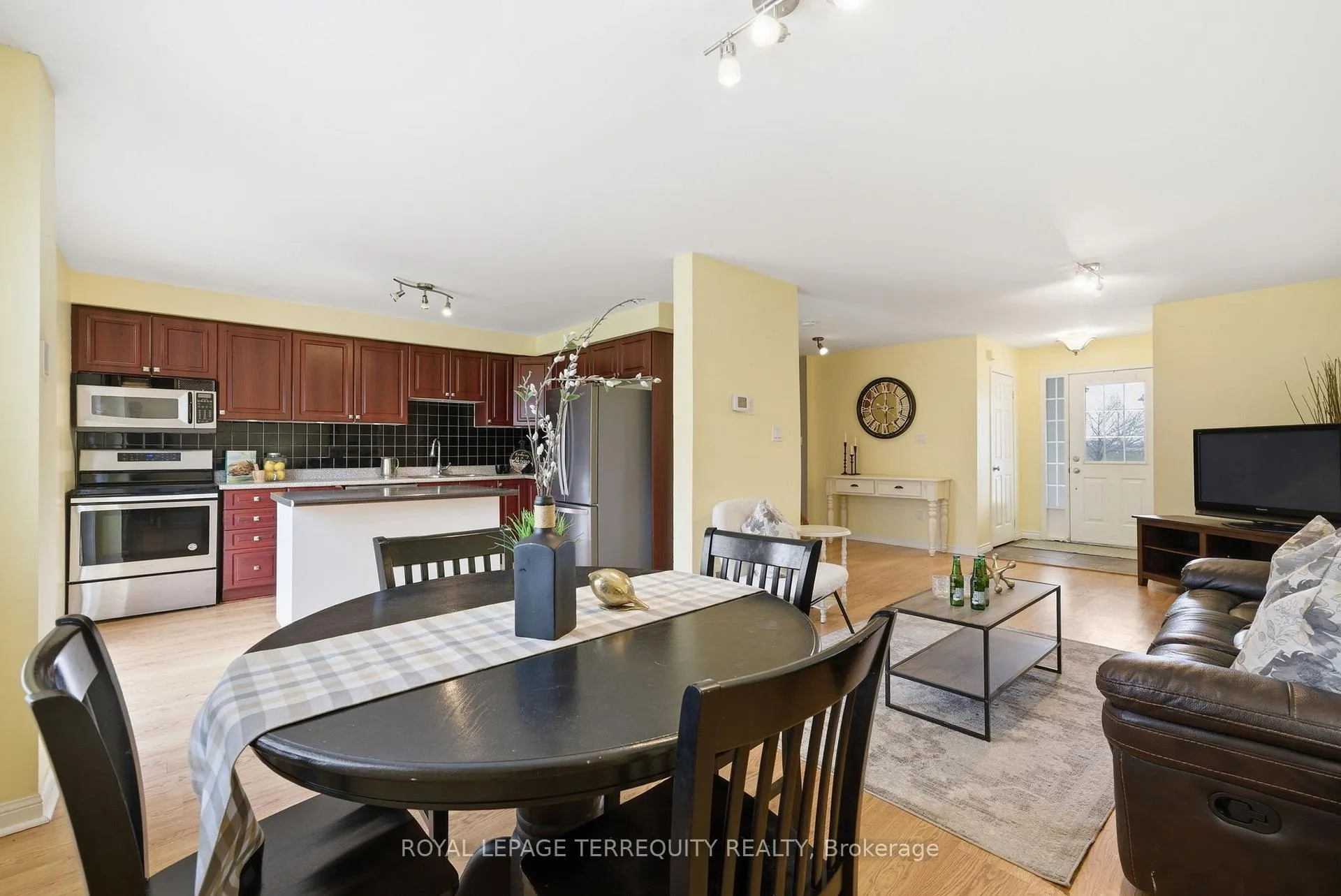 Photo 12 of 69 Hammond Street, Clarington, Bowmanville — HOMEH