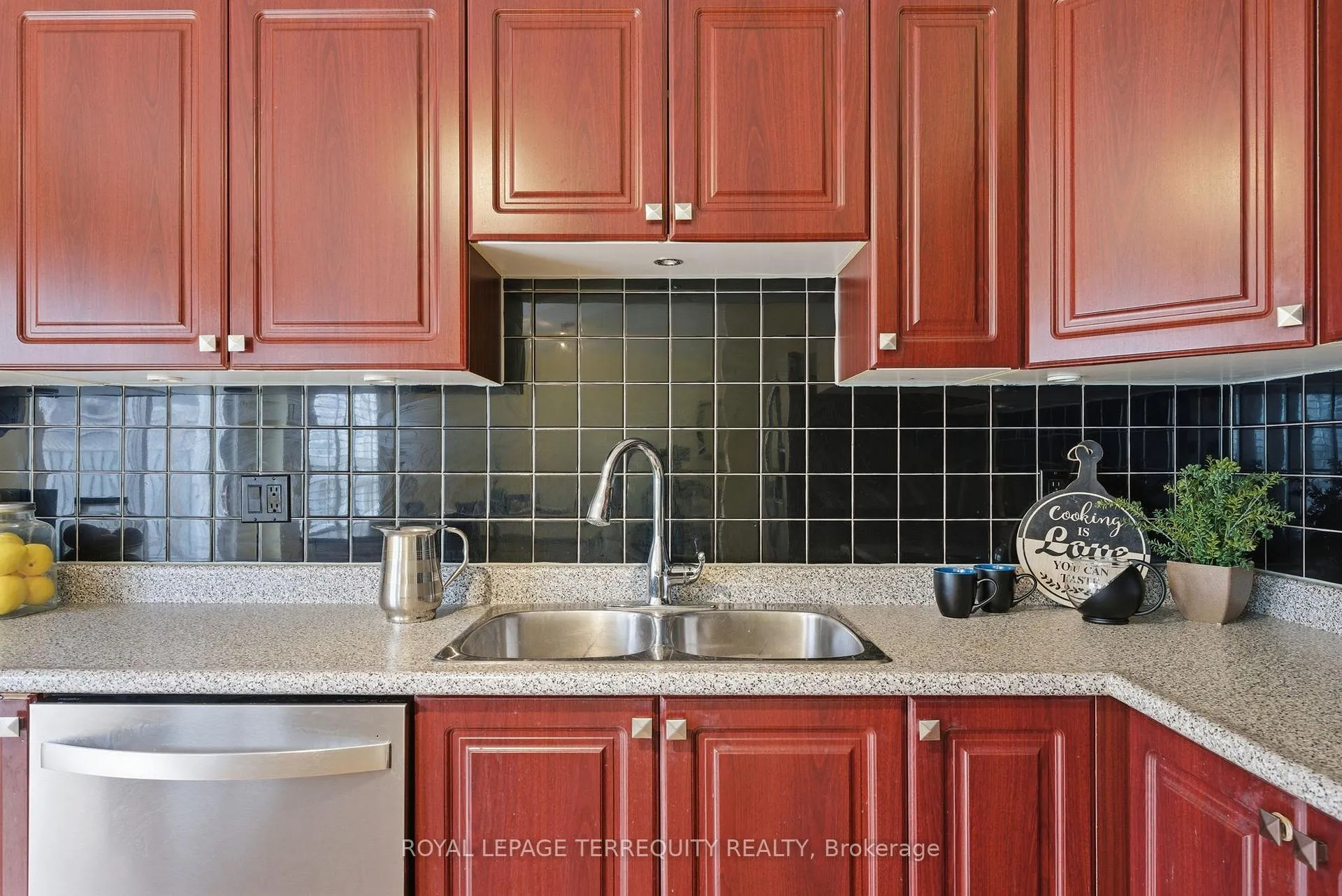 Photo 16 of 69 Hammond Street, Clarington, Bowmanville — HOMEH