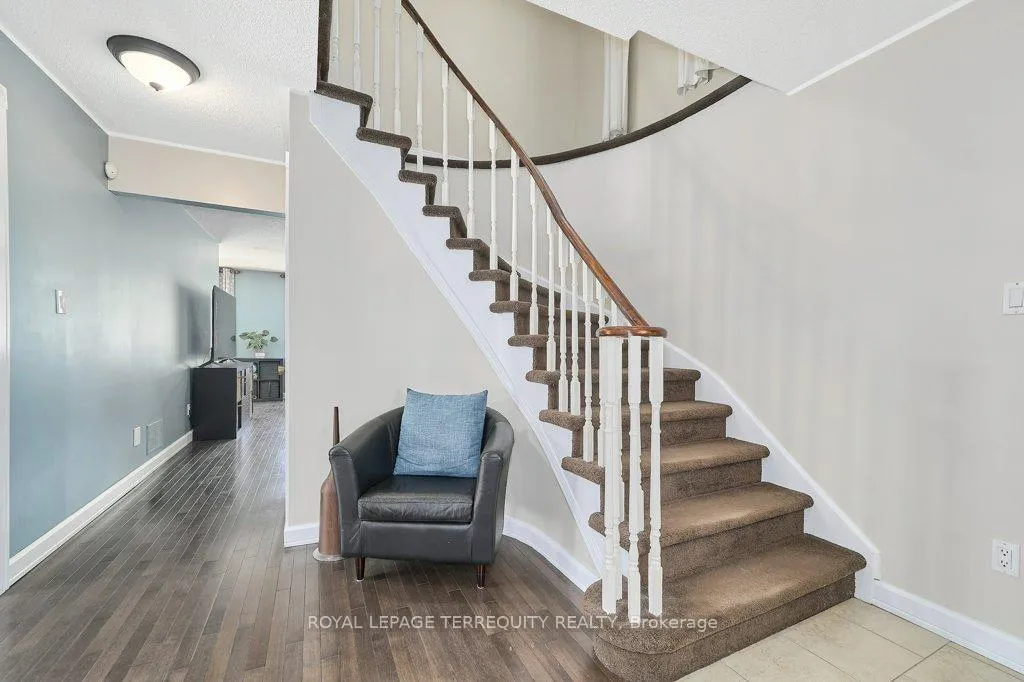 Photo 3 of 798 Greenbriar Drive, Oshawa, Eastdale — HOMEH