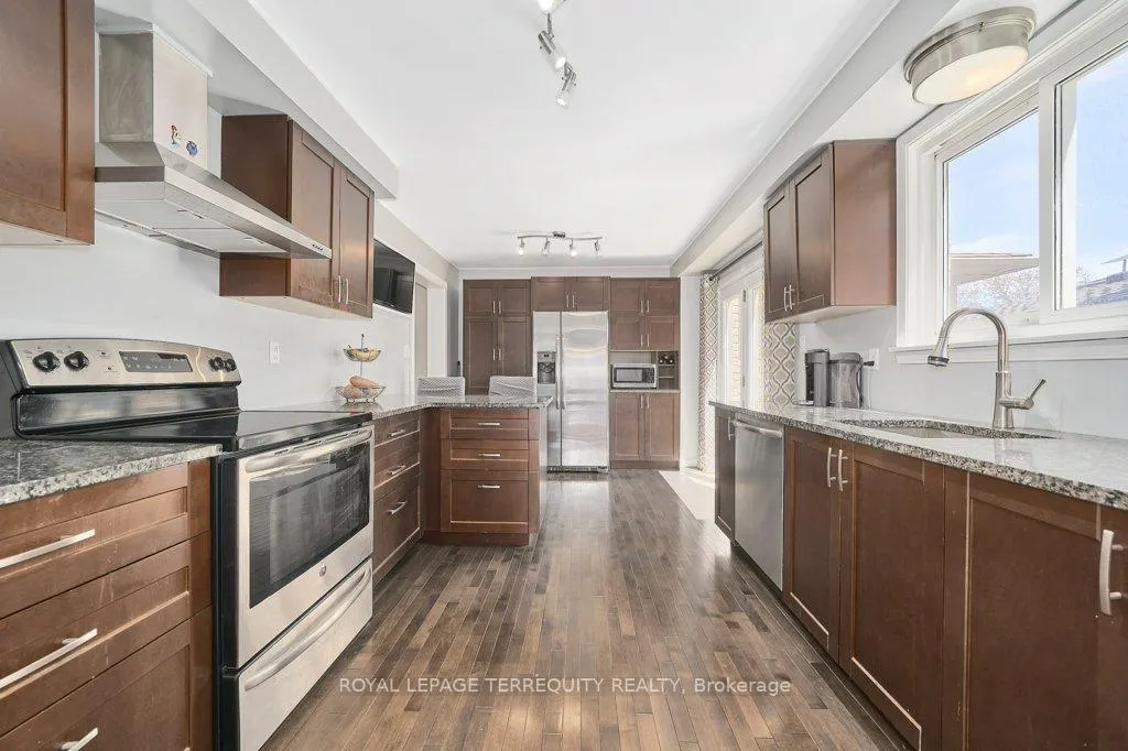 Photo 9 of 798 Greenbriar Drive, Oshawa, Eastdale — HOMEH