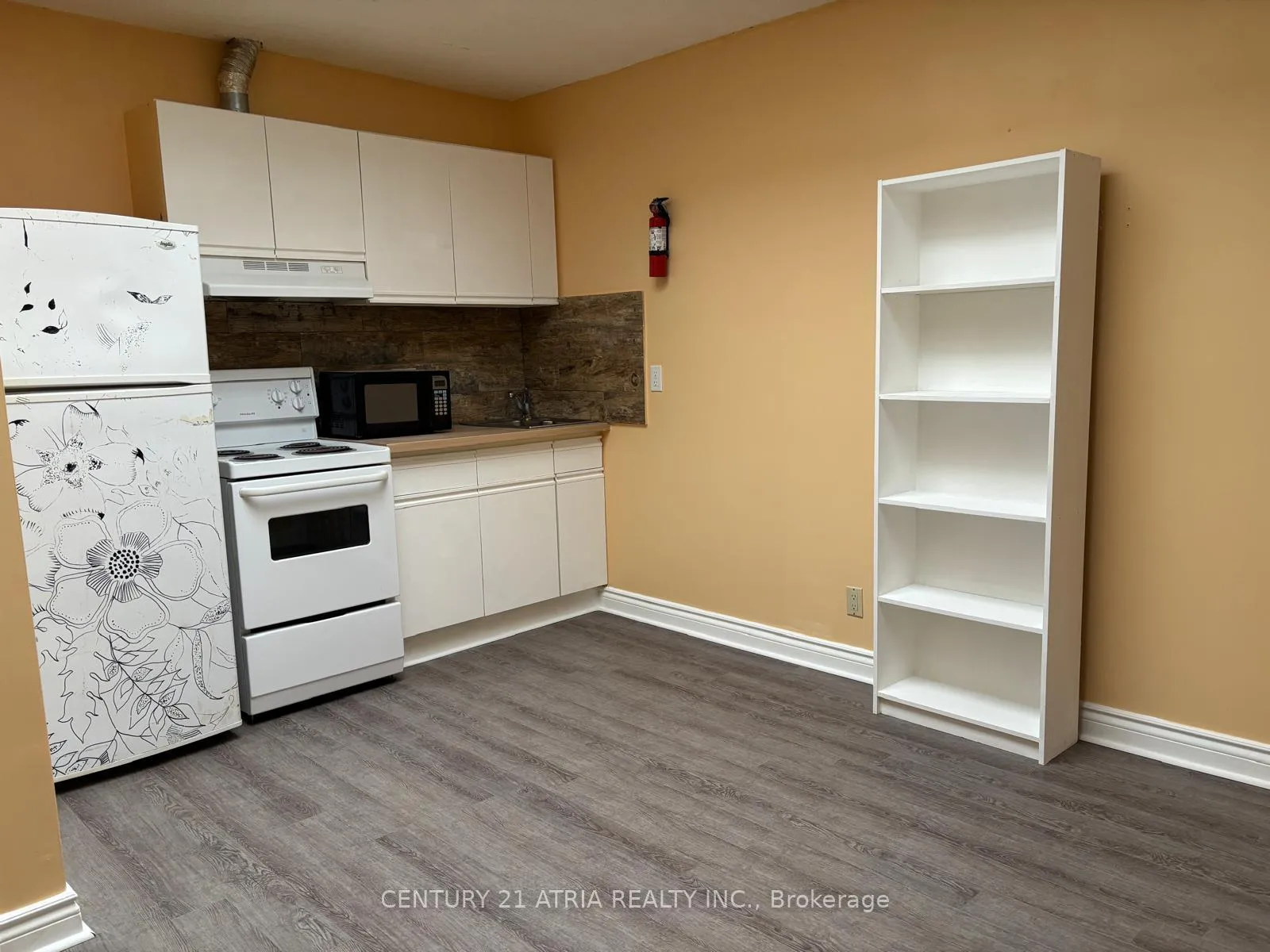 Photo 2 of Unit Apt 2, 2828 Danforth Avenue, Toronto, East End-Danforth — HOMEH