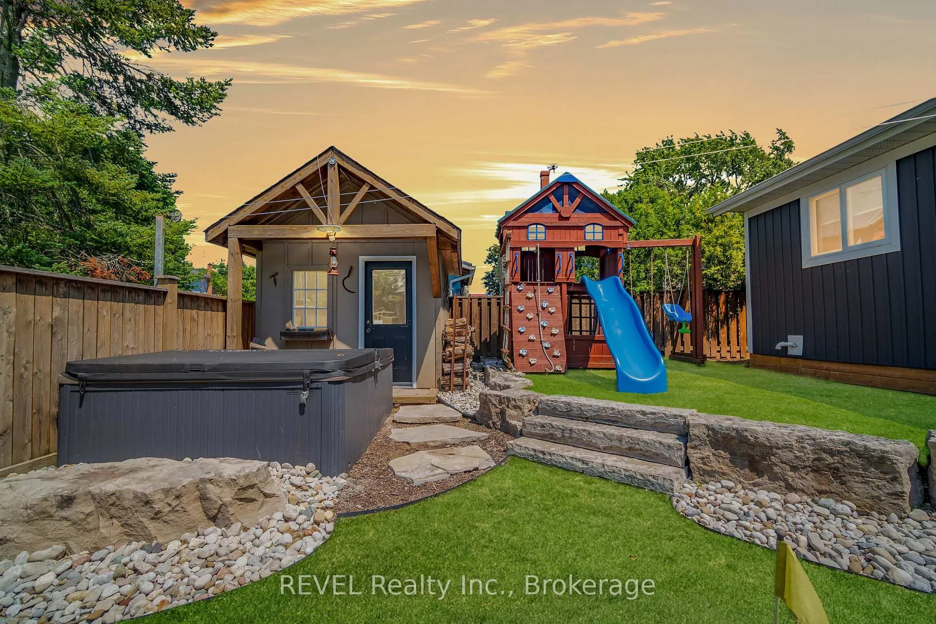 Photo 5 of 719 Welland Road, Pelham, Fenwick — HOMEH