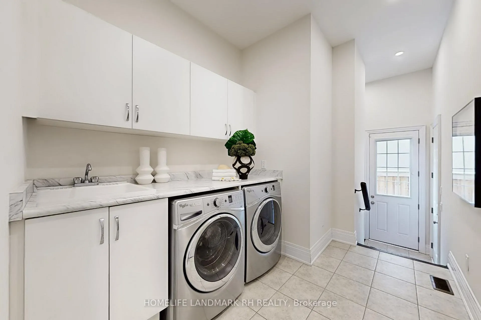 Photo 22 of 38 Kaia Court, Vaughan, Patterson — HOMEH