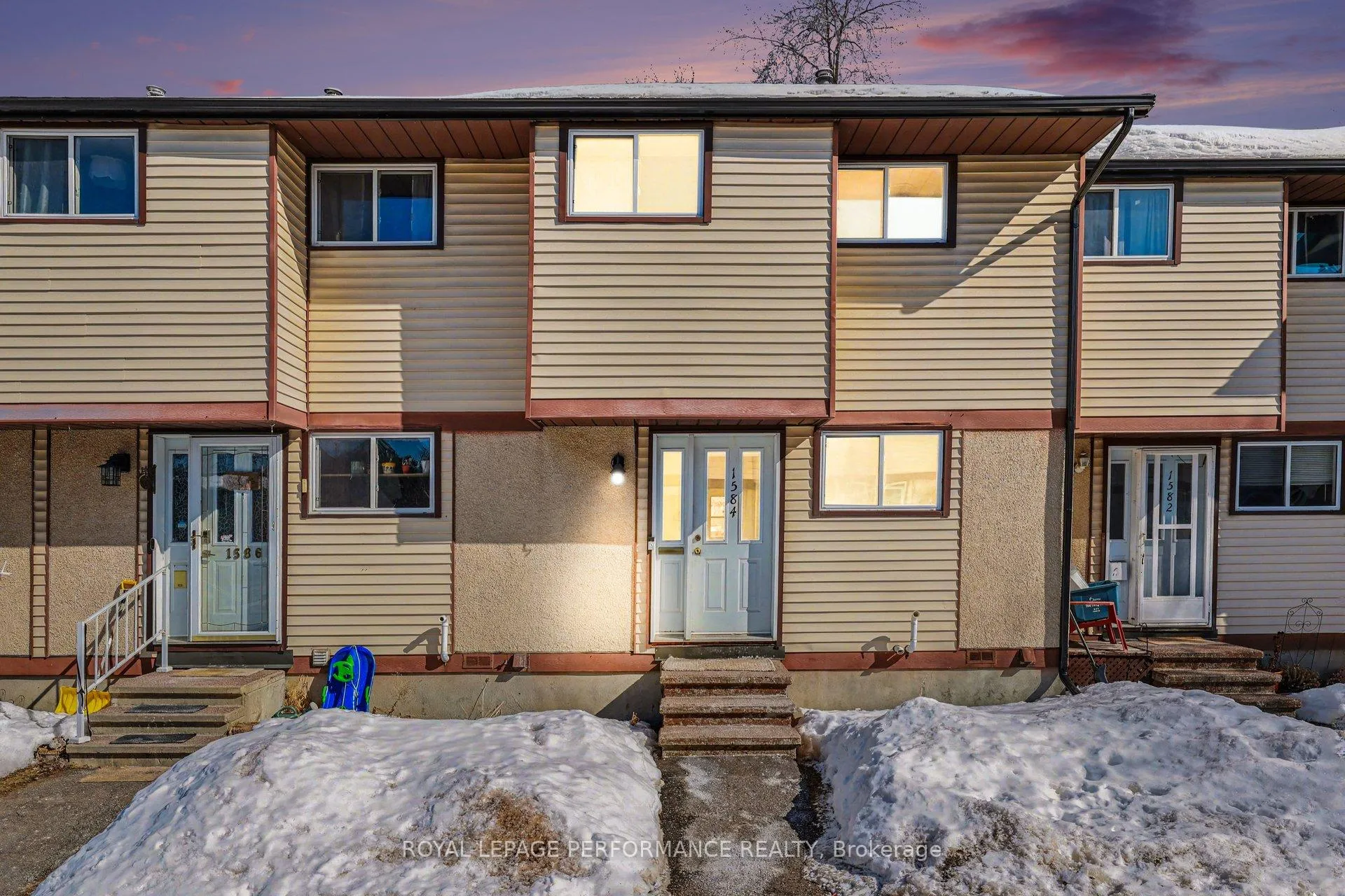 Photo 5 of 1584 Feather Lane, Ottawa, Sawmill Creek/Timbermill — HOMEH