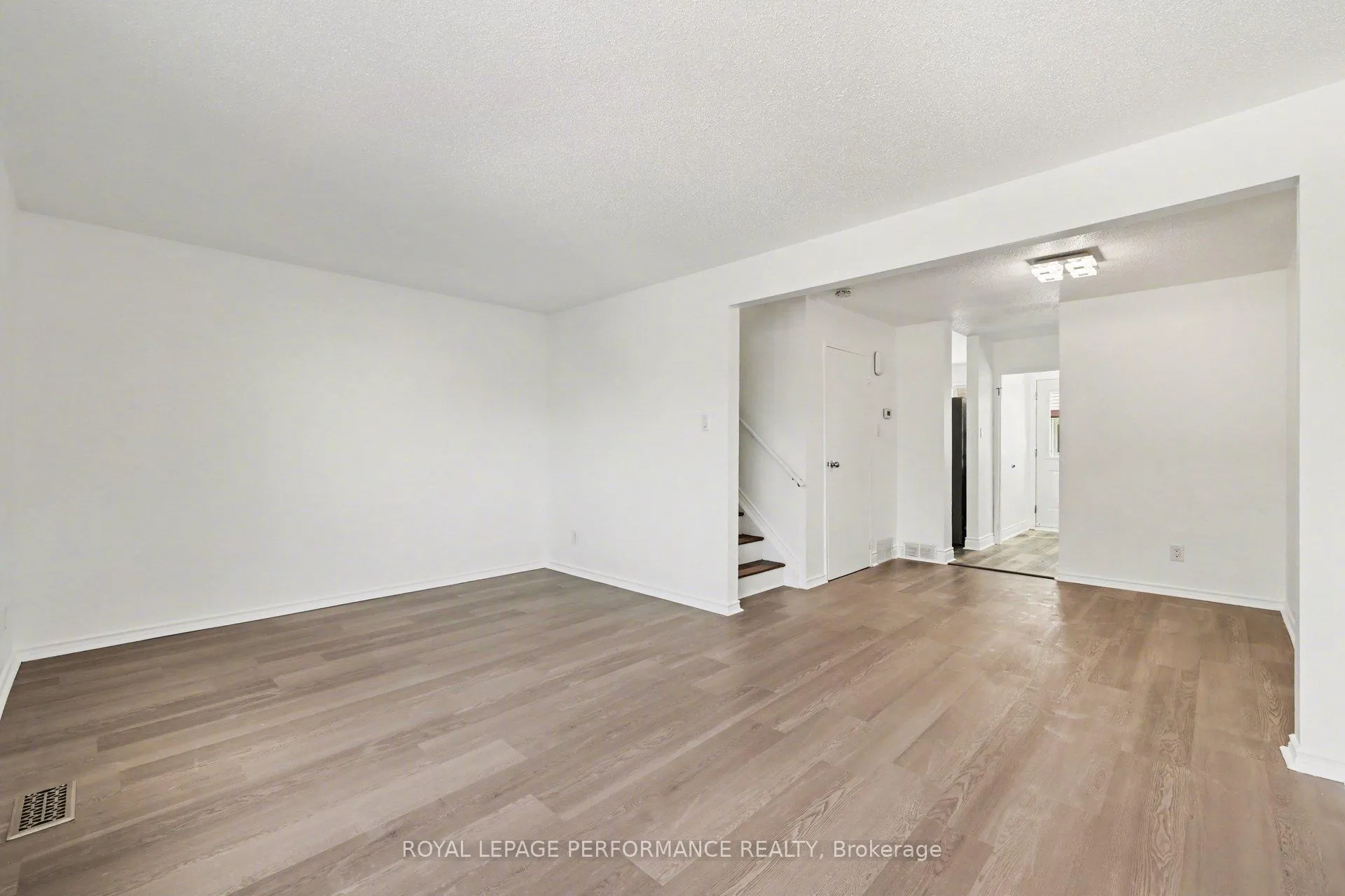 Photo 10 of 1584 Feather Lane, Ottawa, Sawmill Creek/Timbermill — HOMEH