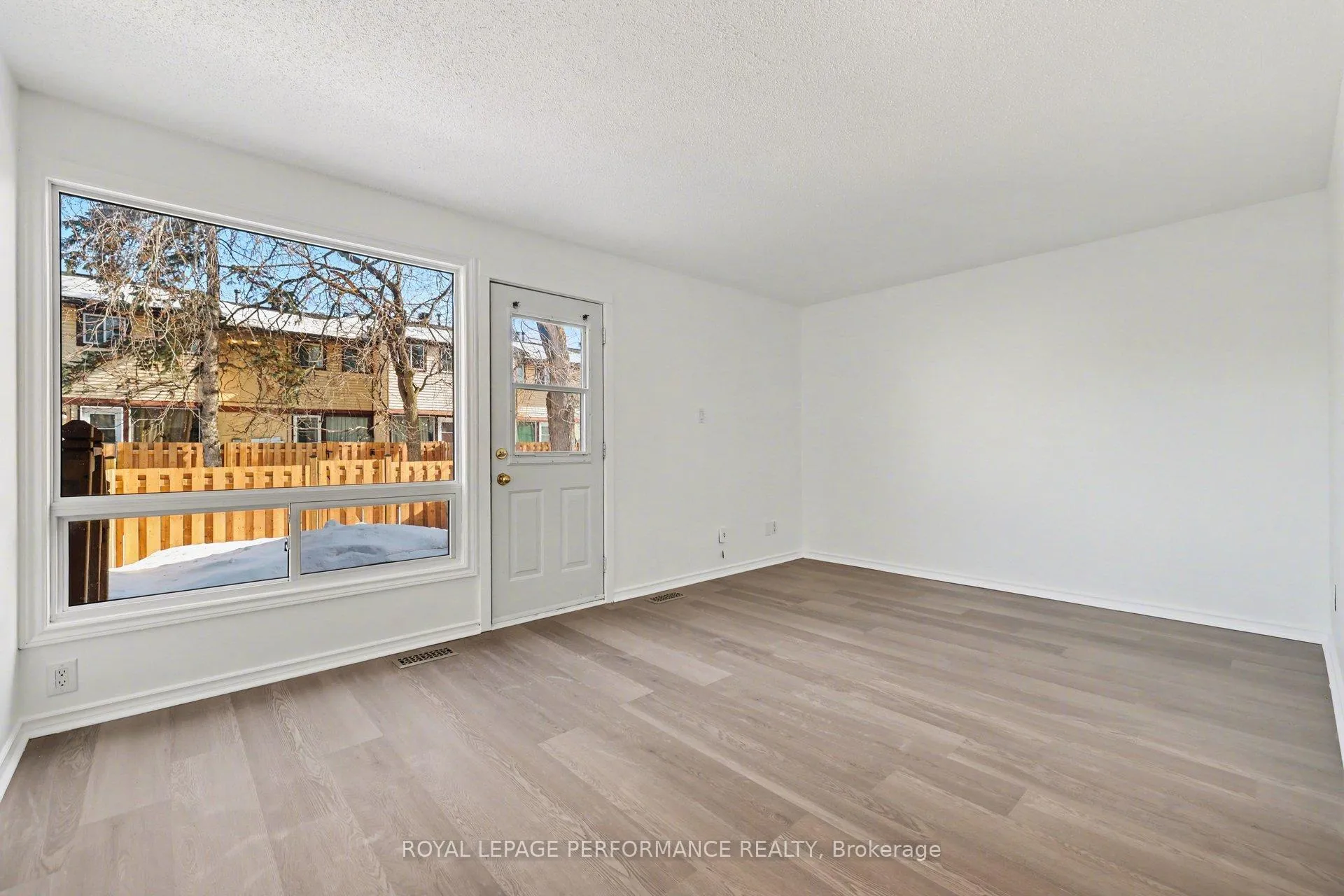 Photo 11 of 1584 Feather Lane, Ottawa, Sawmill Creek/Timbermill — HOMEH