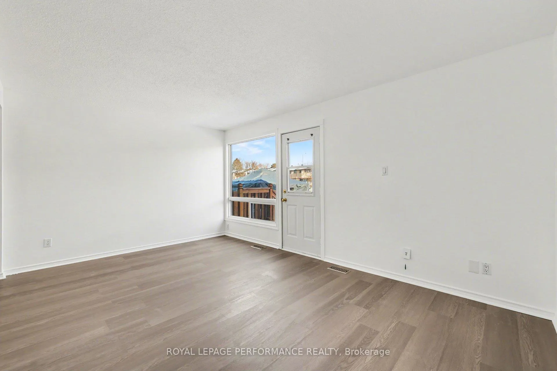 Photo 12 of 1584 Feather Lane, Ottawa, Sawmill Creek/Timbermill — HOMEH