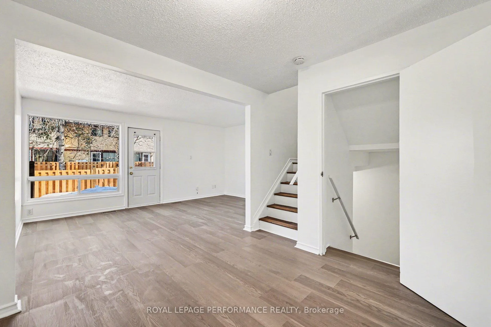 Photo 13 of 1584 Feather Lane, Ottawa, Sawmill Creek/Timbermill — HOMEH