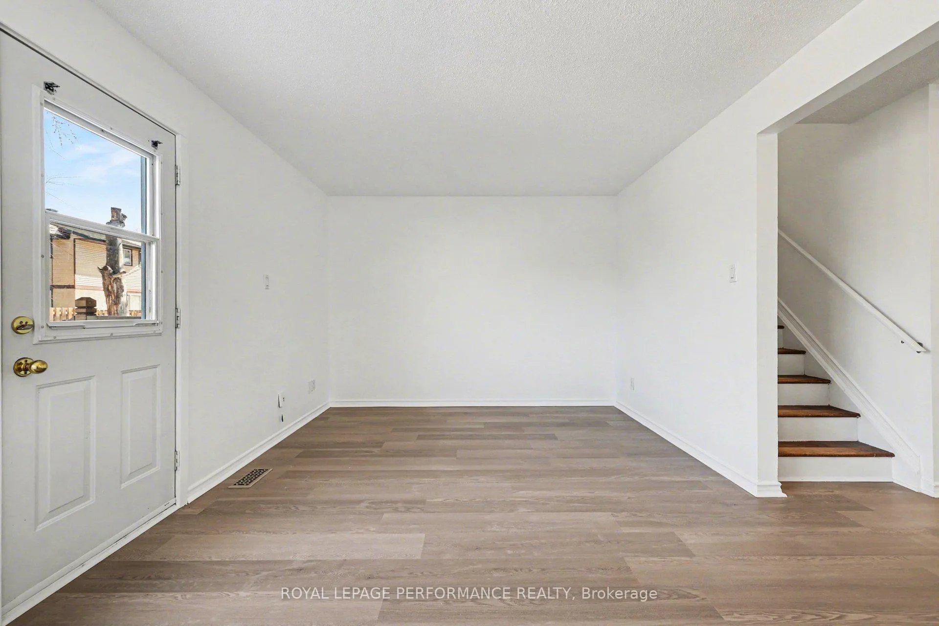 Photo 14 of 1584 Feather Lane, Ottawa, Sawmill Creek/Timbermill — HOMEH