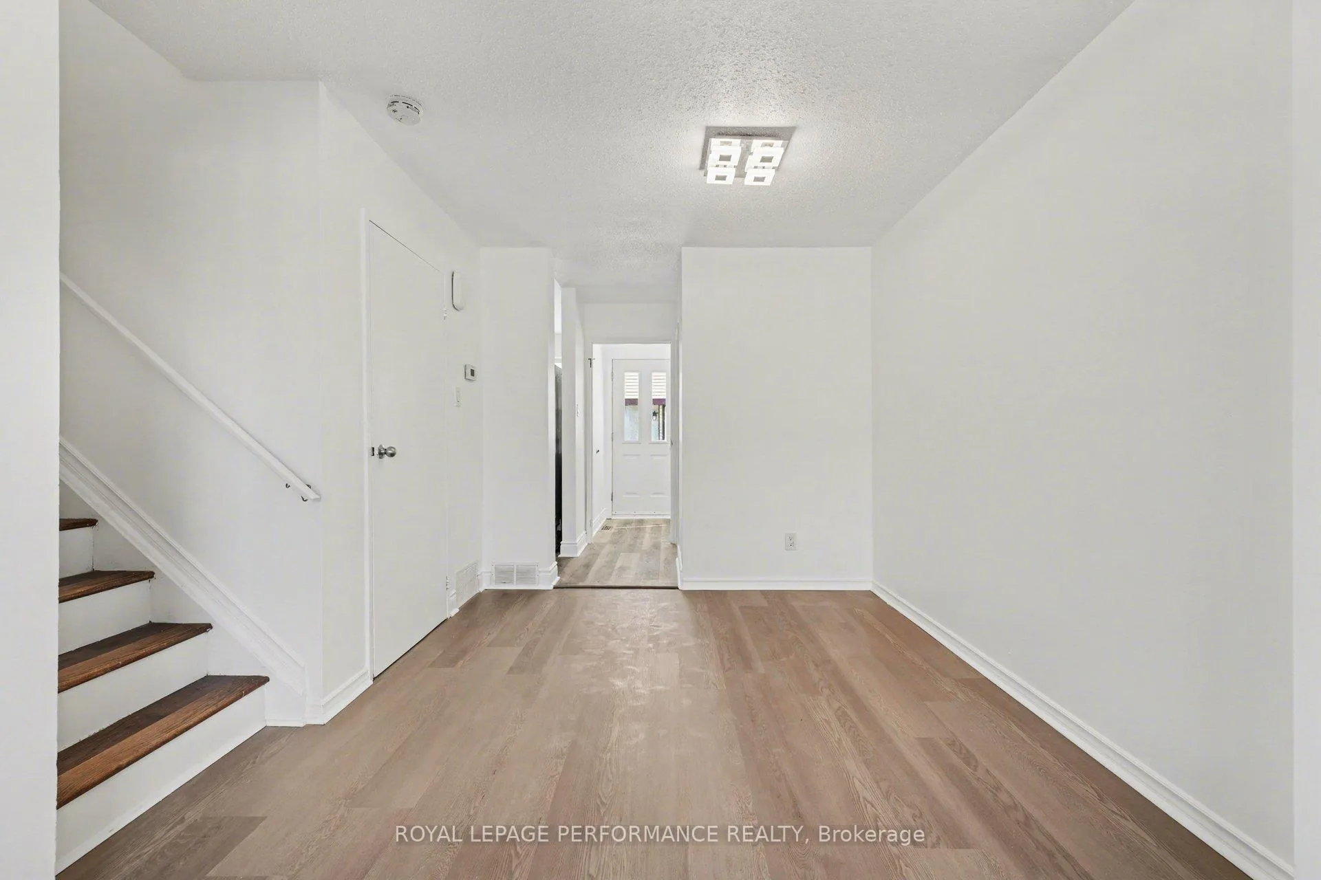 Photo 15 of 1584 Feather Lane, Ottawa, Sawmill Creek/Timbermill — HOMEH