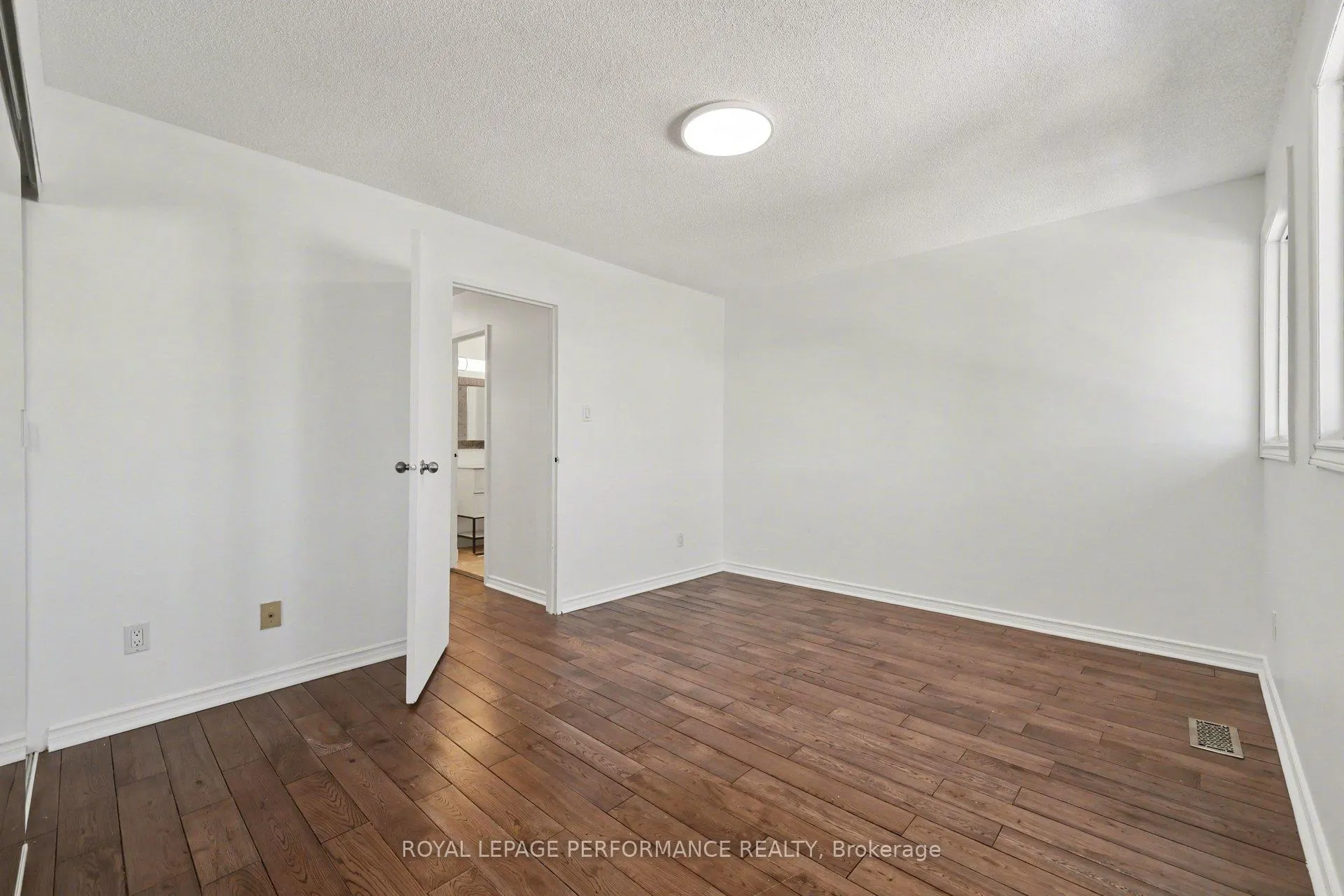 Photo 28 of 1584 Feather Lane, Ottawa, Sawmill Creek/Timbermill — HOMEH