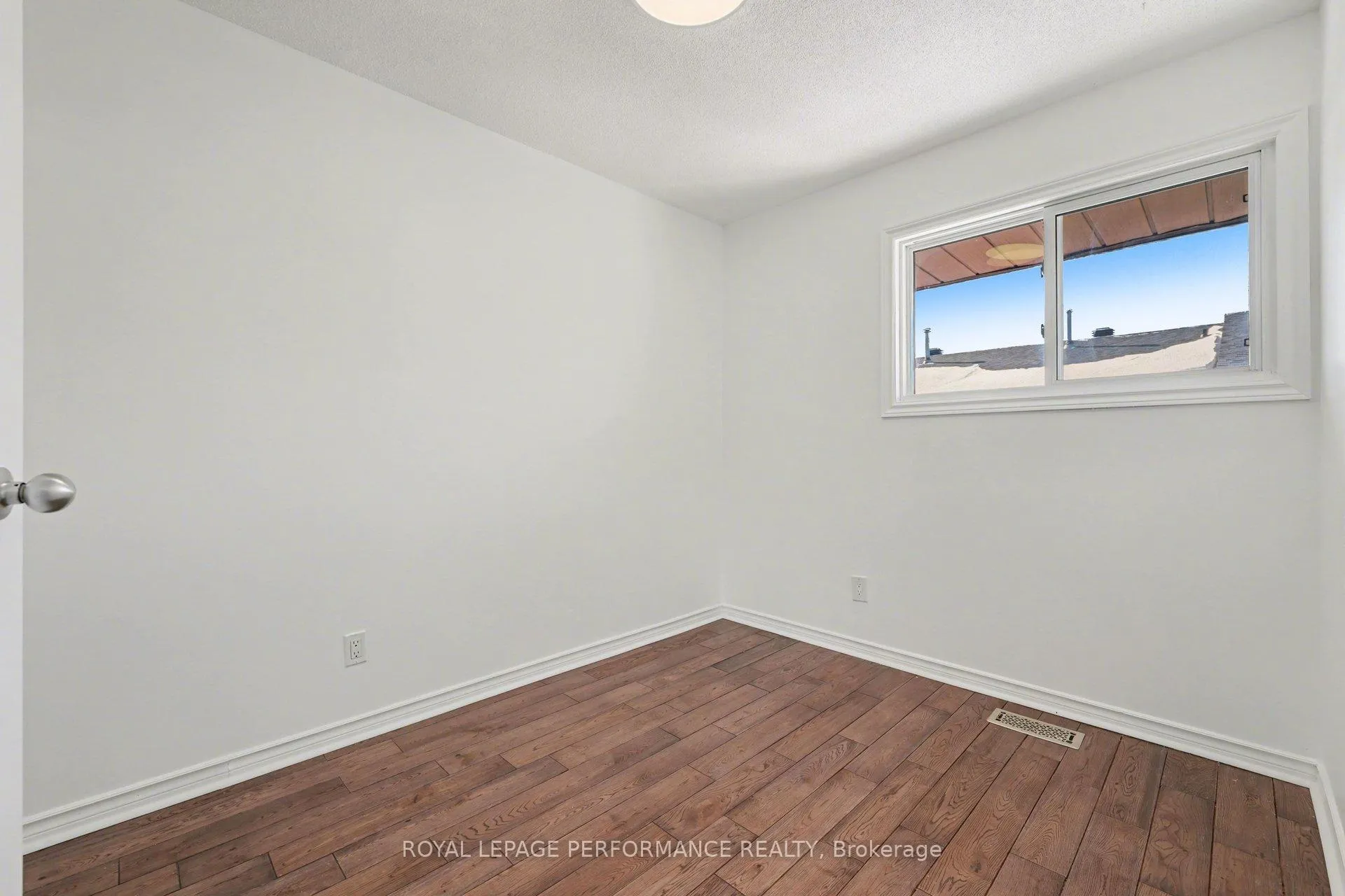 Photo 33 of 1584 Feather Lane, Ottawa, Sawmill Creek/Timbermill — HOMEH