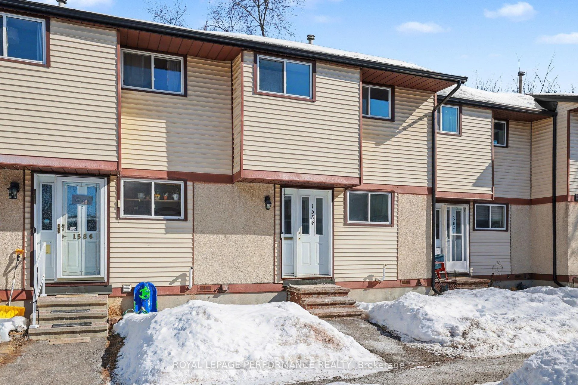 Photo 8 of 1584 Feather Lane, Ottawa, Sawmill Creek/Timbermill — HOMEH
