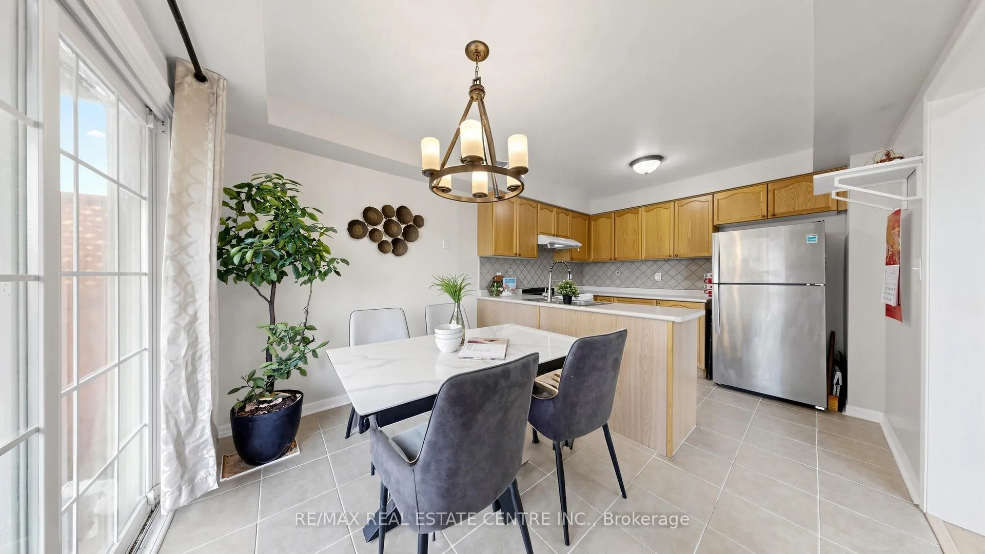 Photo 9 of 80 Sweetwood Circle, Brampton, Fletcher's Meadow — HOMEH