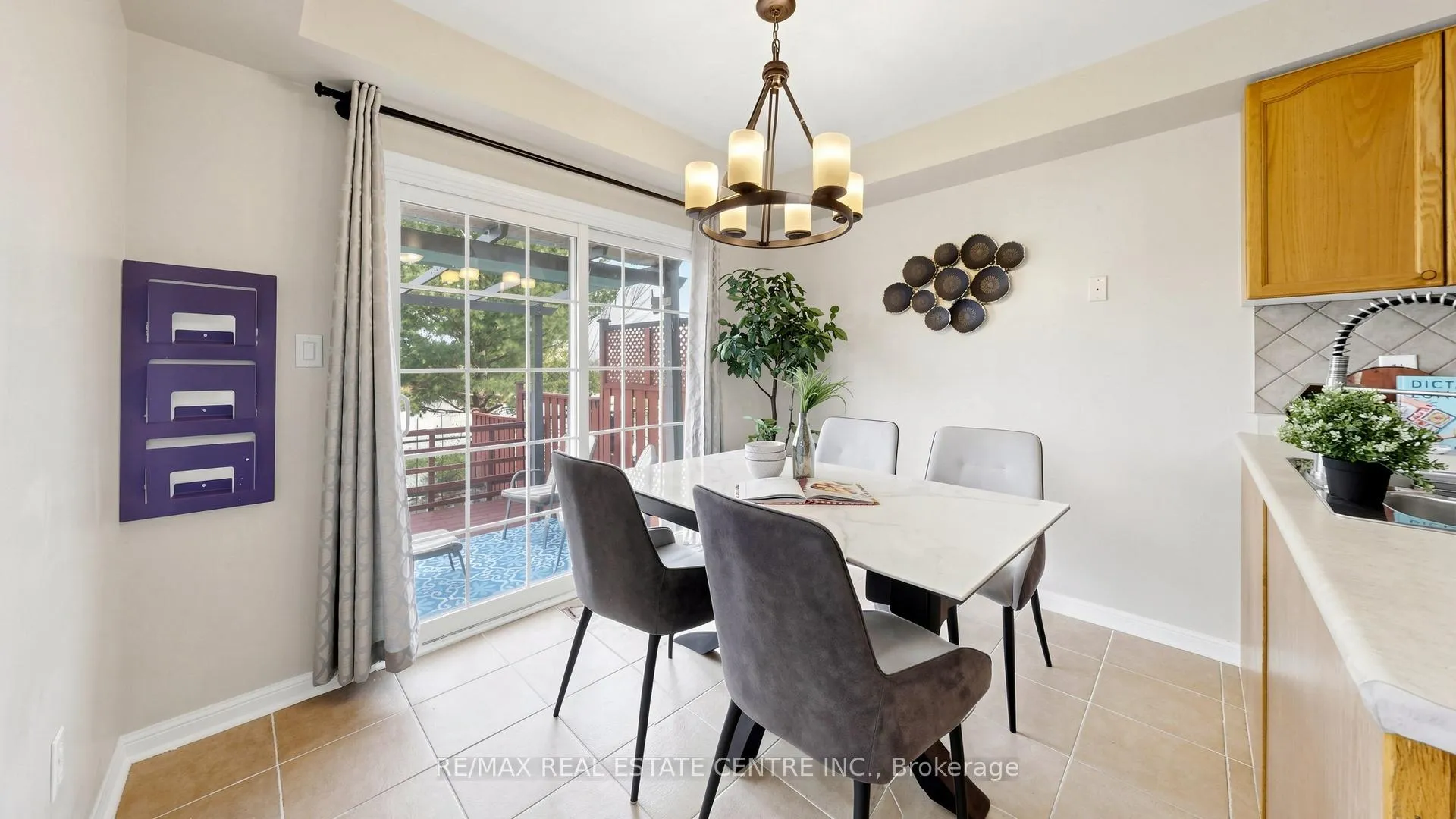 Photo 10 of 80 Sweetwood Circle, Brampton, Fletcher's Meadow — HOMEH