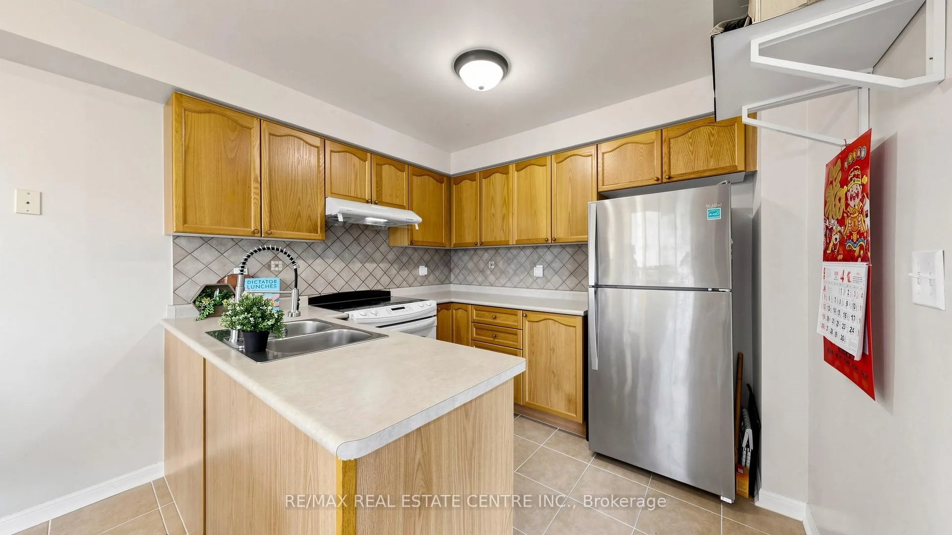 Photo 11 of 80 Sweetwood Circle, Brampton, Fletcher's Meadow — HOMEH