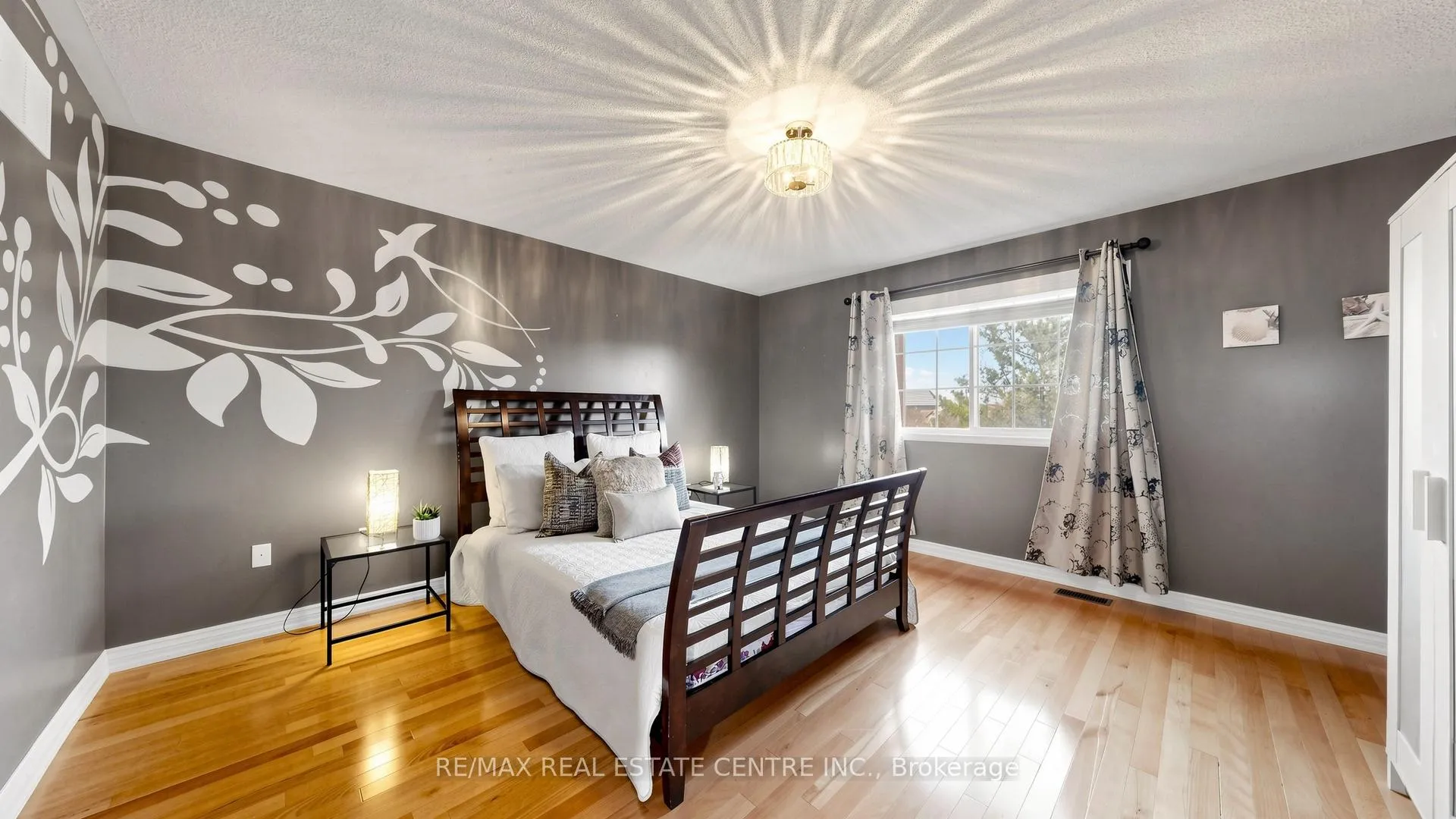 Photo 17 of 80 Sweetwood Circle, Brampton, Fletcher's Meadow — HOMEH