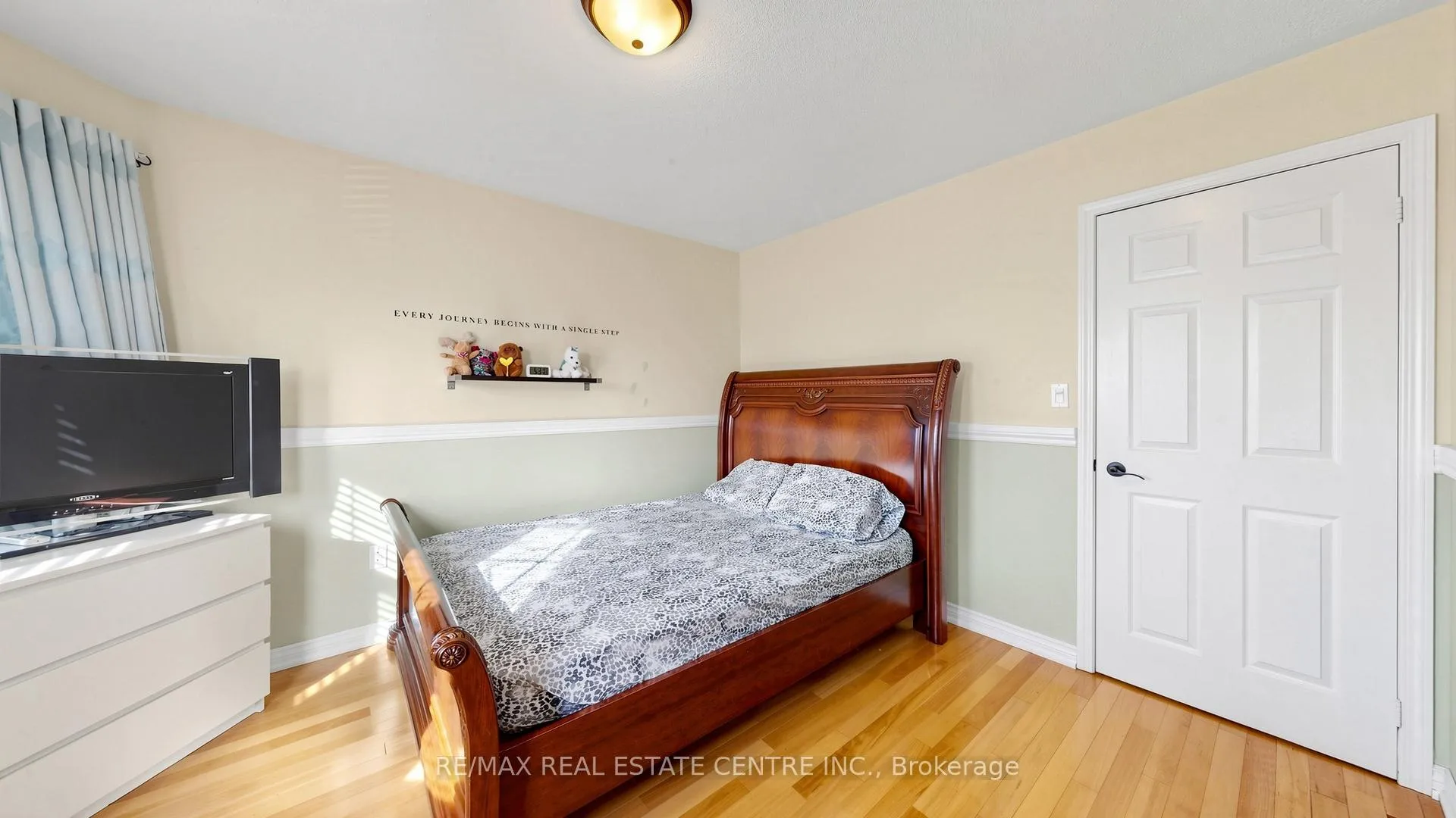 Photo 20 of 80 Sweetwood Circle, Brampton, Fletcher's Meadow — HOMEH