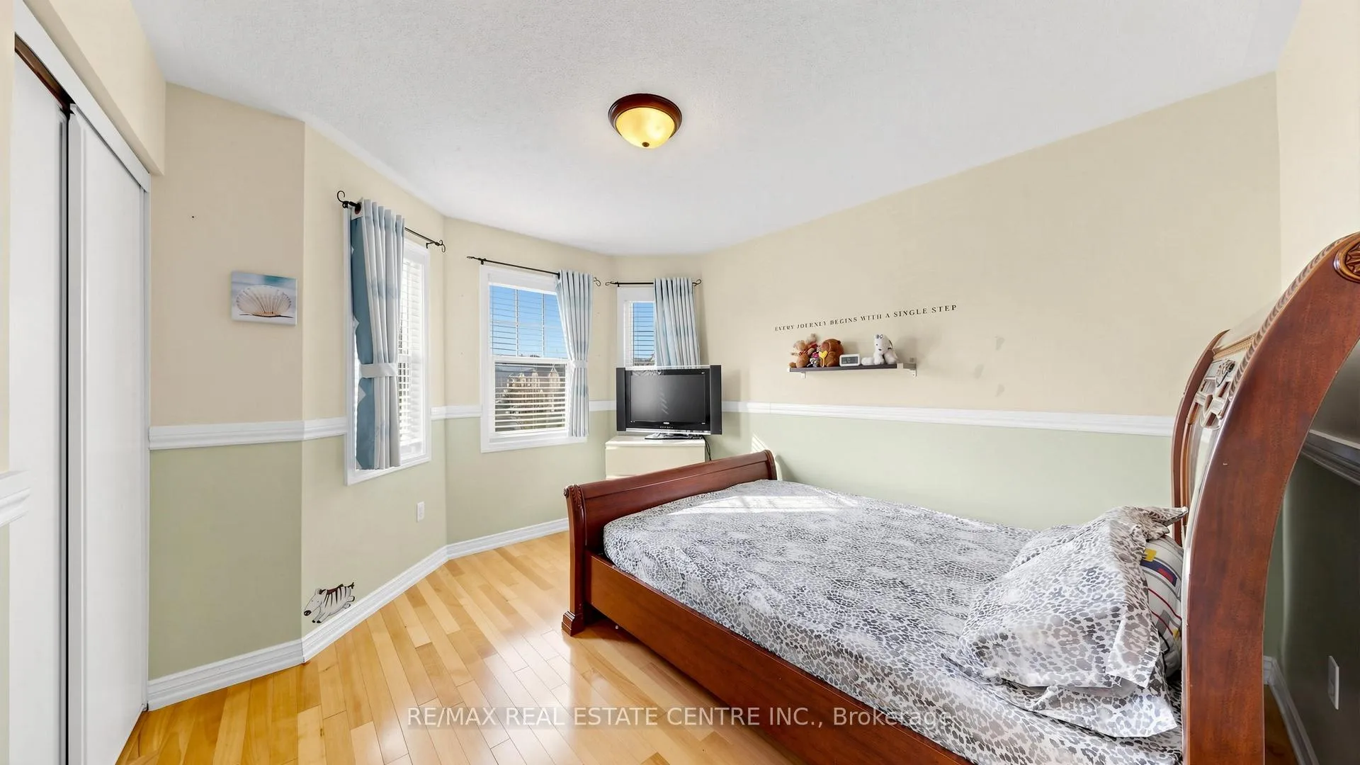 Photo 22 of 80 Sweetwood Circle, Brampton, Fletcher's Meadow — HOMEH