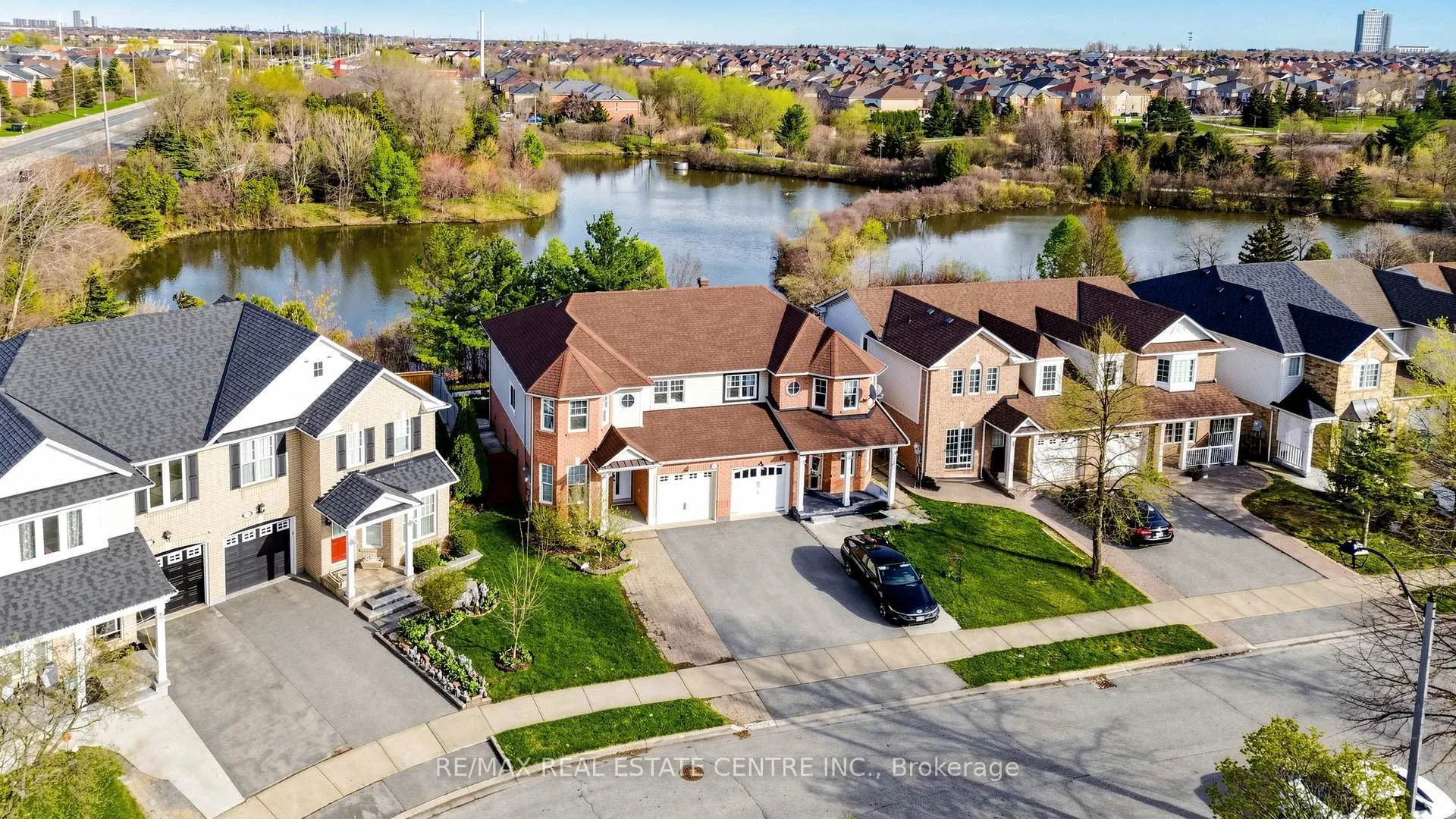 Photo 38 of 80 Sweetwood Circle, Brampton, Fletcher's Meadow — HOMEH