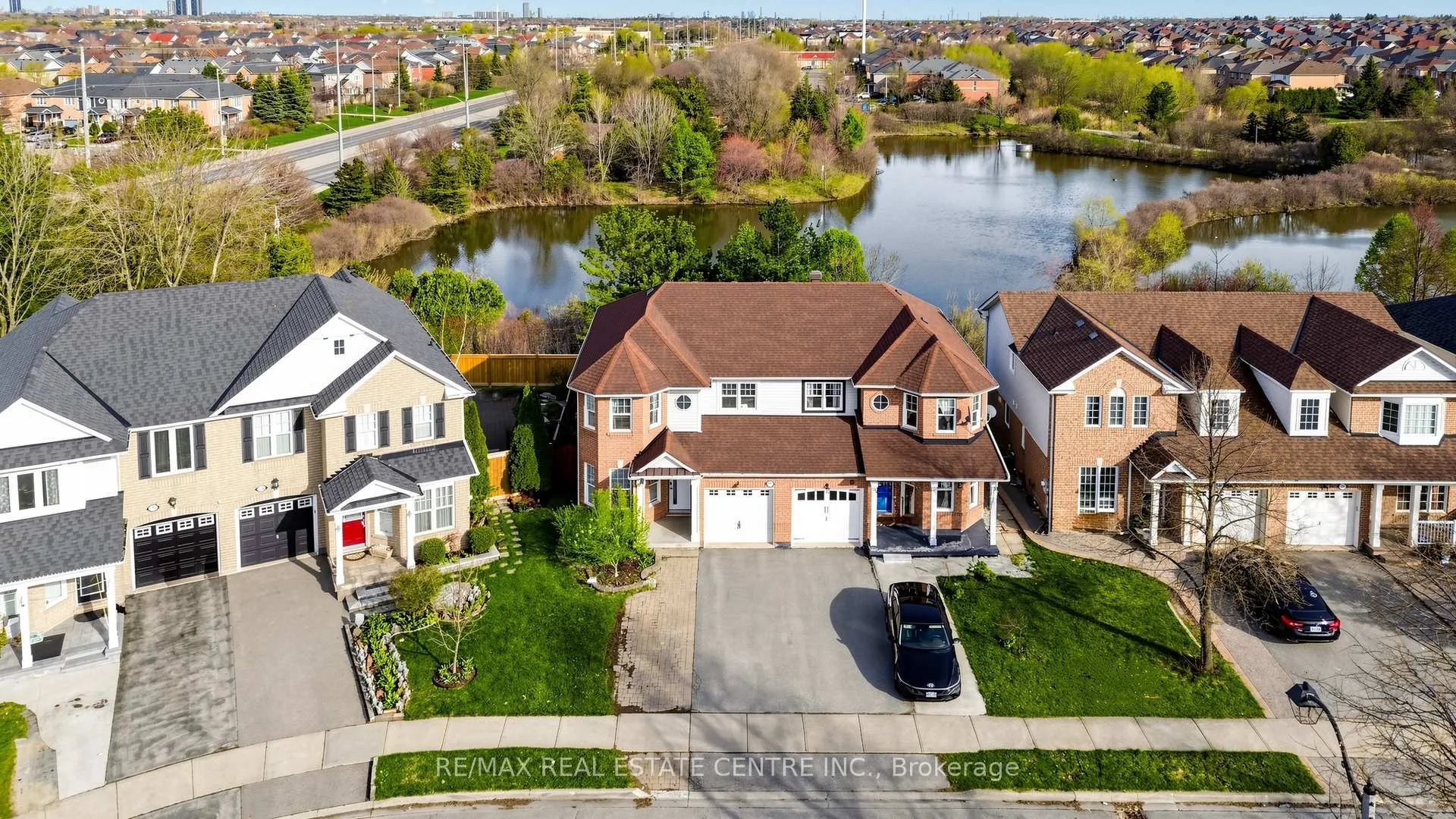 Photo 39 of 80 Sweetwood Circle, Brampton, Fletcher's Meadow — HOMEH