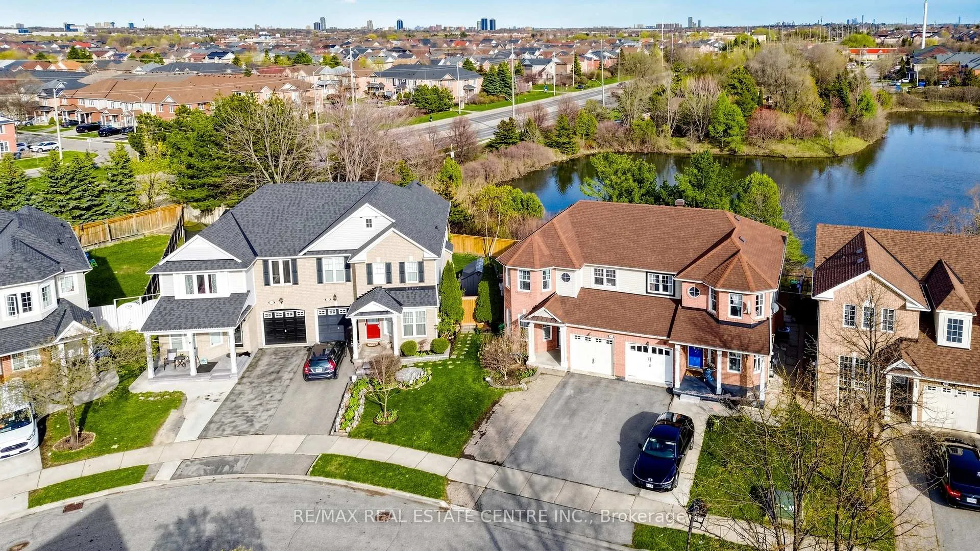 Photo 40 of 80 Sweetwood Circle, Brampton, Fletcher's Meadow — HOMEH