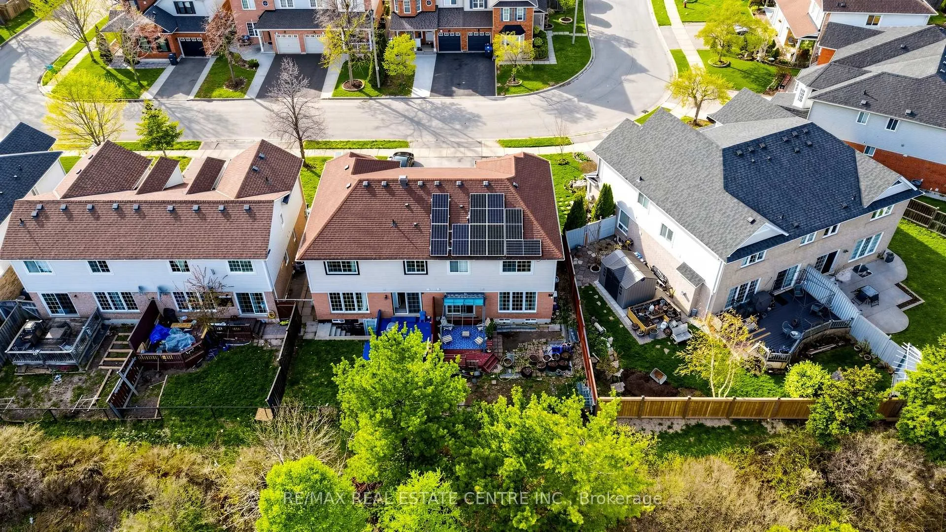 Photo 44 of 80 Sweetwood Circle, Brampton, Fletcher's Meadow — HOMEH
